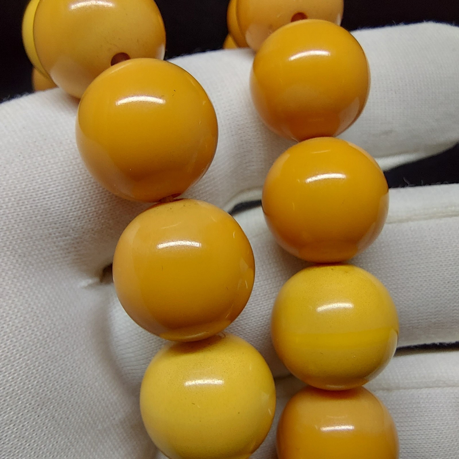 Vintage Butterscotch Egg Yolk Bakelite Round Beaded Necklace 15-1/2” 47g Tested