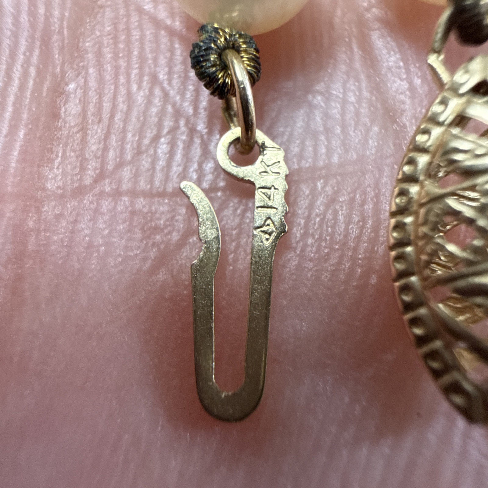 STUNNING 6mm Cultured Pearl With 14K Yellow Gold Clasp – PLS READ DESC. 30.71g