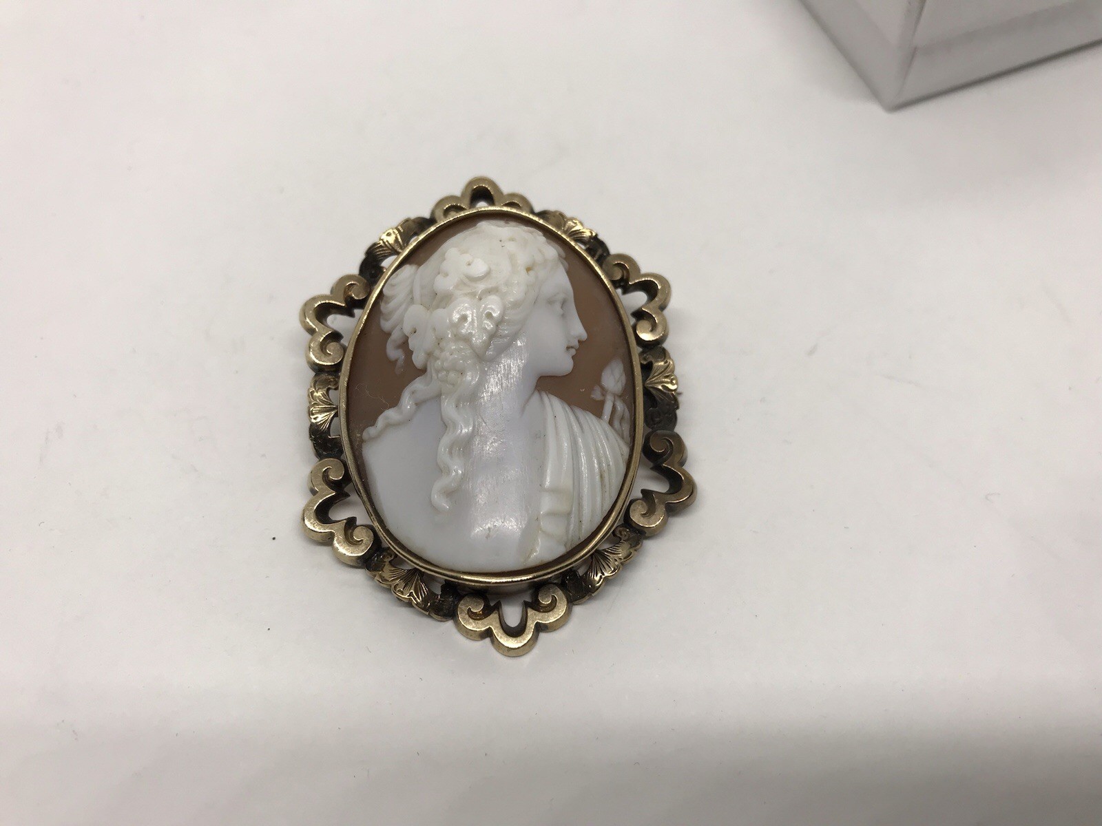 Beautifully Carved Antique Shell Cameo 10K Pressed Gold