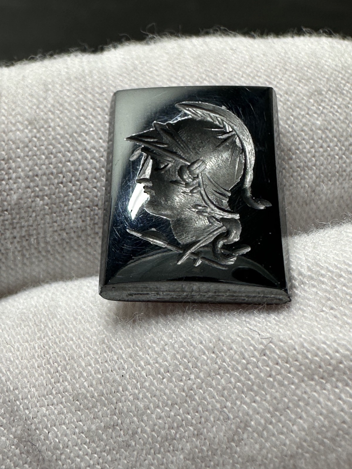 VINTAGE INTAGLIO WARRIOR ON METALLIC BLACK (HEMATITE?) LOOSE RECTANGLE N338