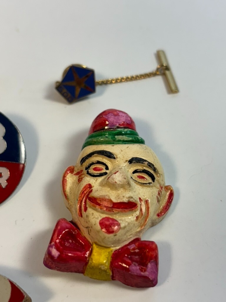 Vintage Chicago Cubs Pin and Other Novelty Retro Advertising