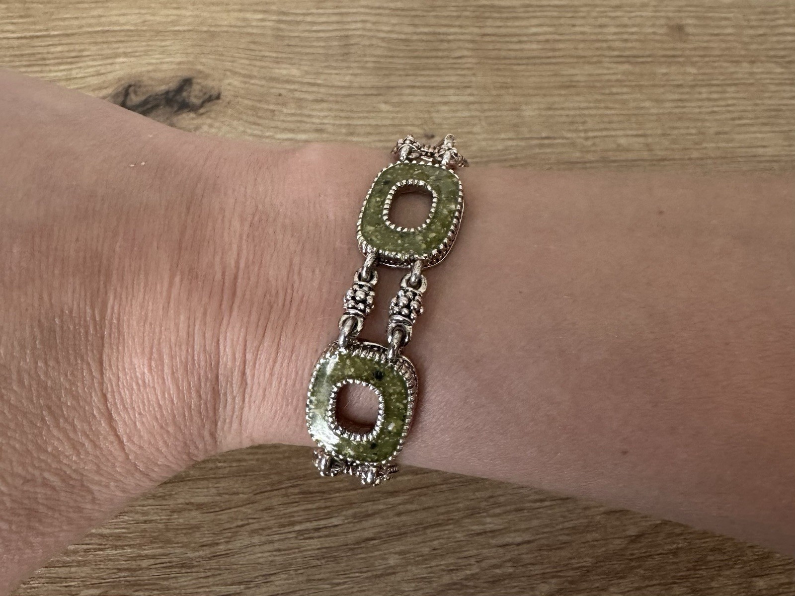 Vintage Sterling Silver Link Bracelet Green Stone Bezel Set Toggle Clasp 7.5 in