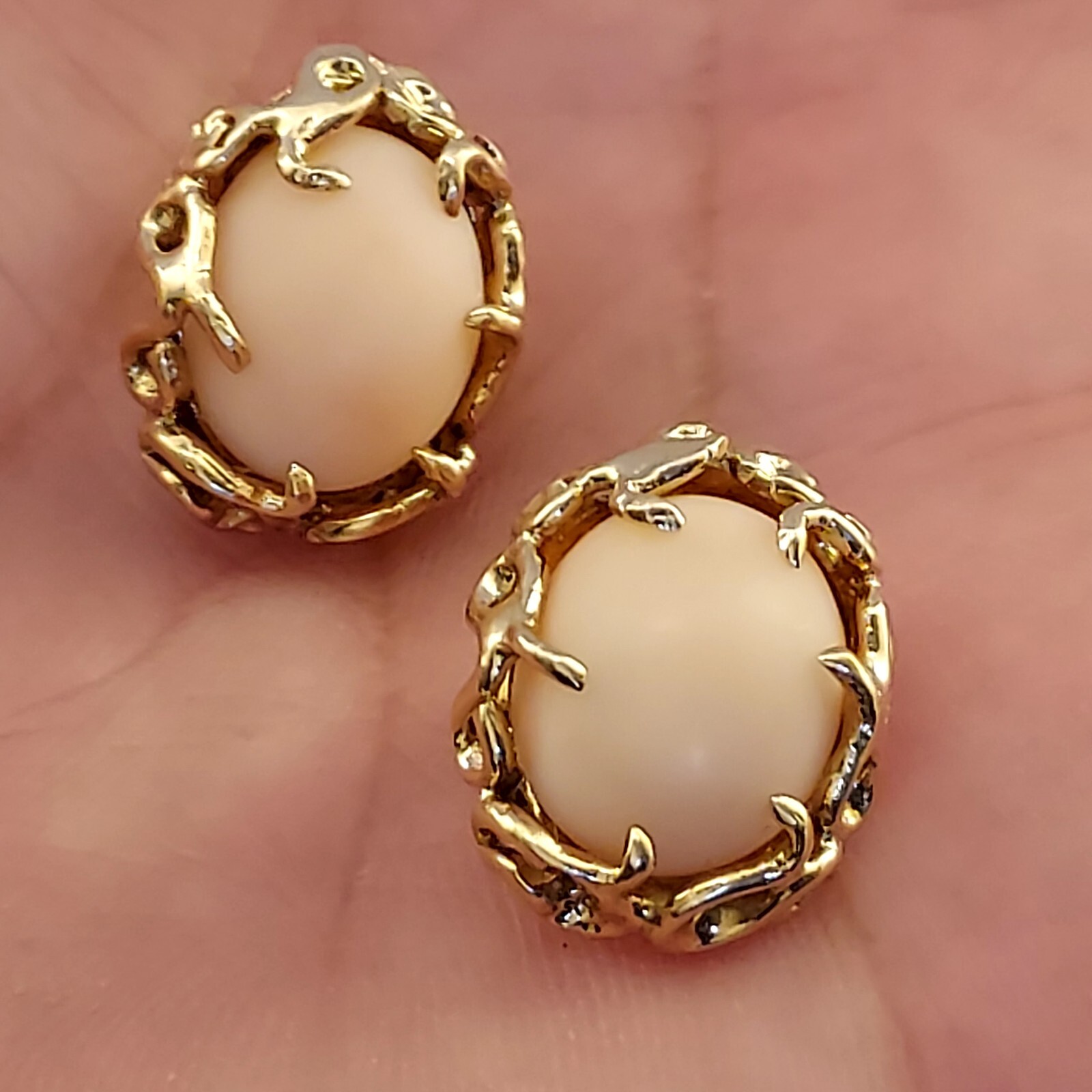 Vintage 14k Coral Stud Earrings. 1/2″x5/8″/ Weight 6.4 Grams. 10x 12 mm Coral.