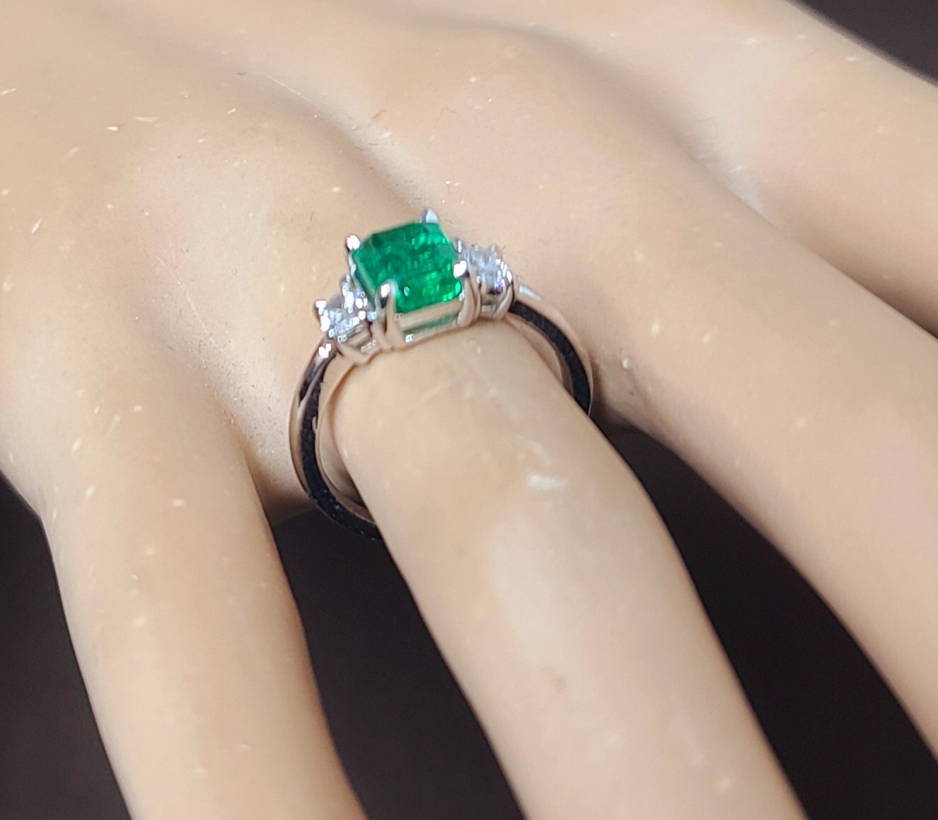 Vintage 14k White Gold Engagement Ring 1.24ct. Natural Green Emerald