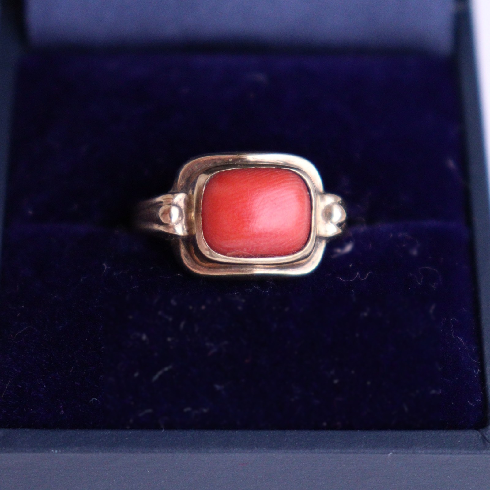 Vintage Coral Ring Natural Undyed Coral Yellow Gold 333 – NO TARIFF