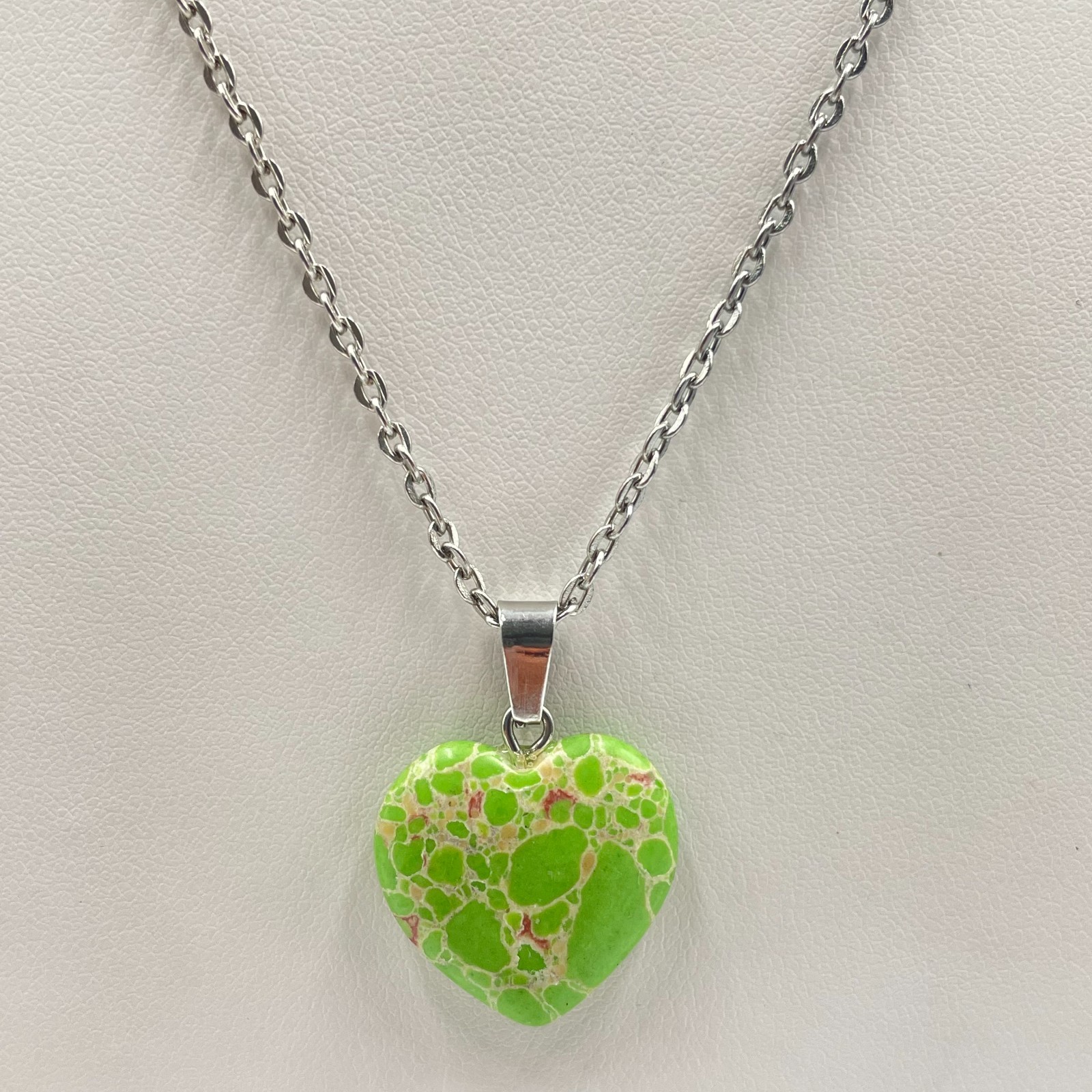 Vintage Y2K Silver-Tone Green Turquoise-Style Spiderweb Matrix Heart Necklace