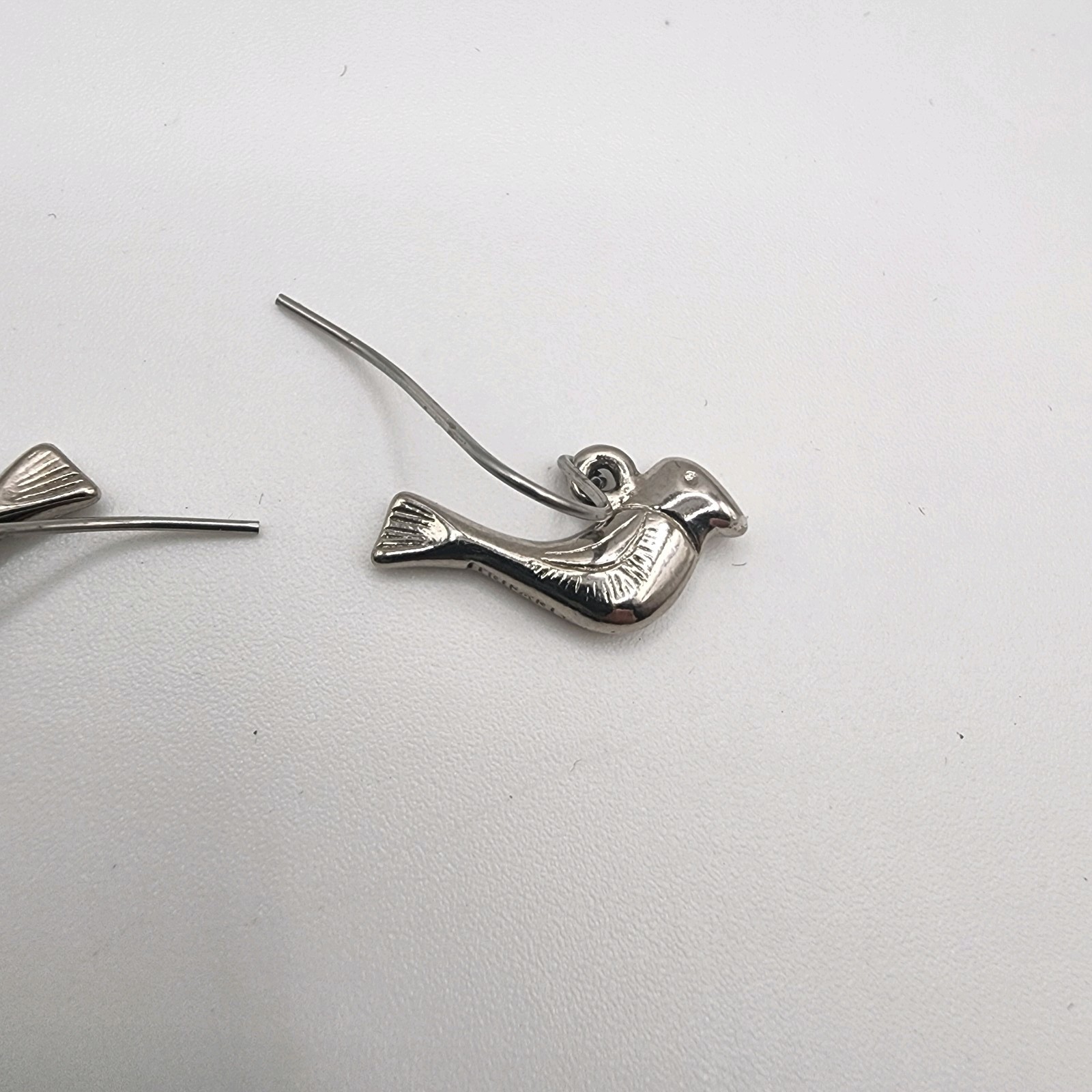 Women’s Silver Toned TRIFARI Earrings Dangle Bird Dove Sparrow Pigeon Vintage