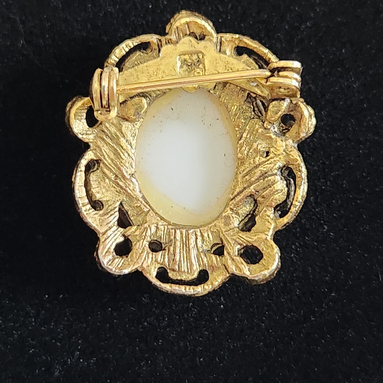 Vintage Not Signed Acrylic Printed Portrait Brooch Goldtone Framed Pin