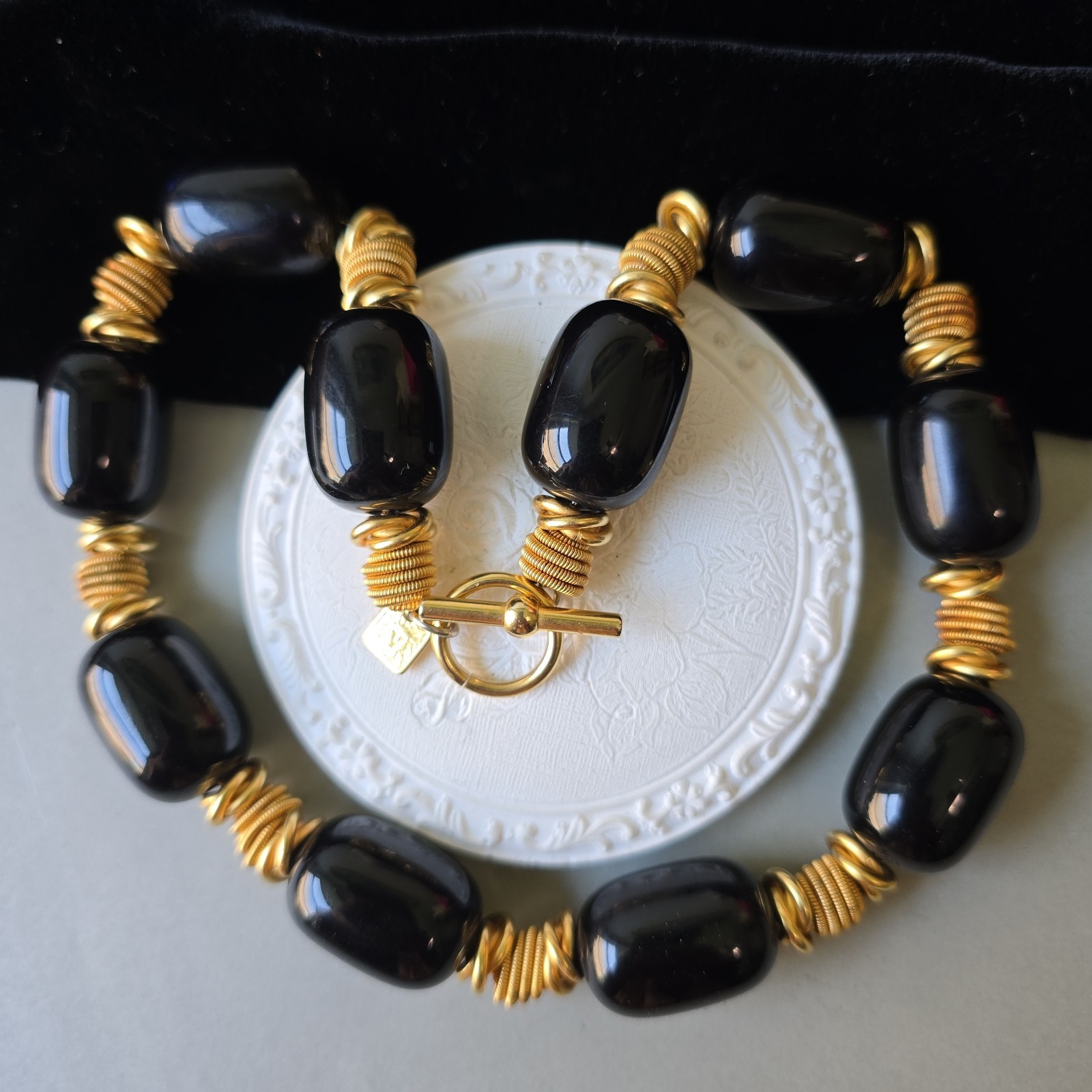 Vintage Anne Klein Gold Tone Black Acrylic Beads Choker Necklace 18″L