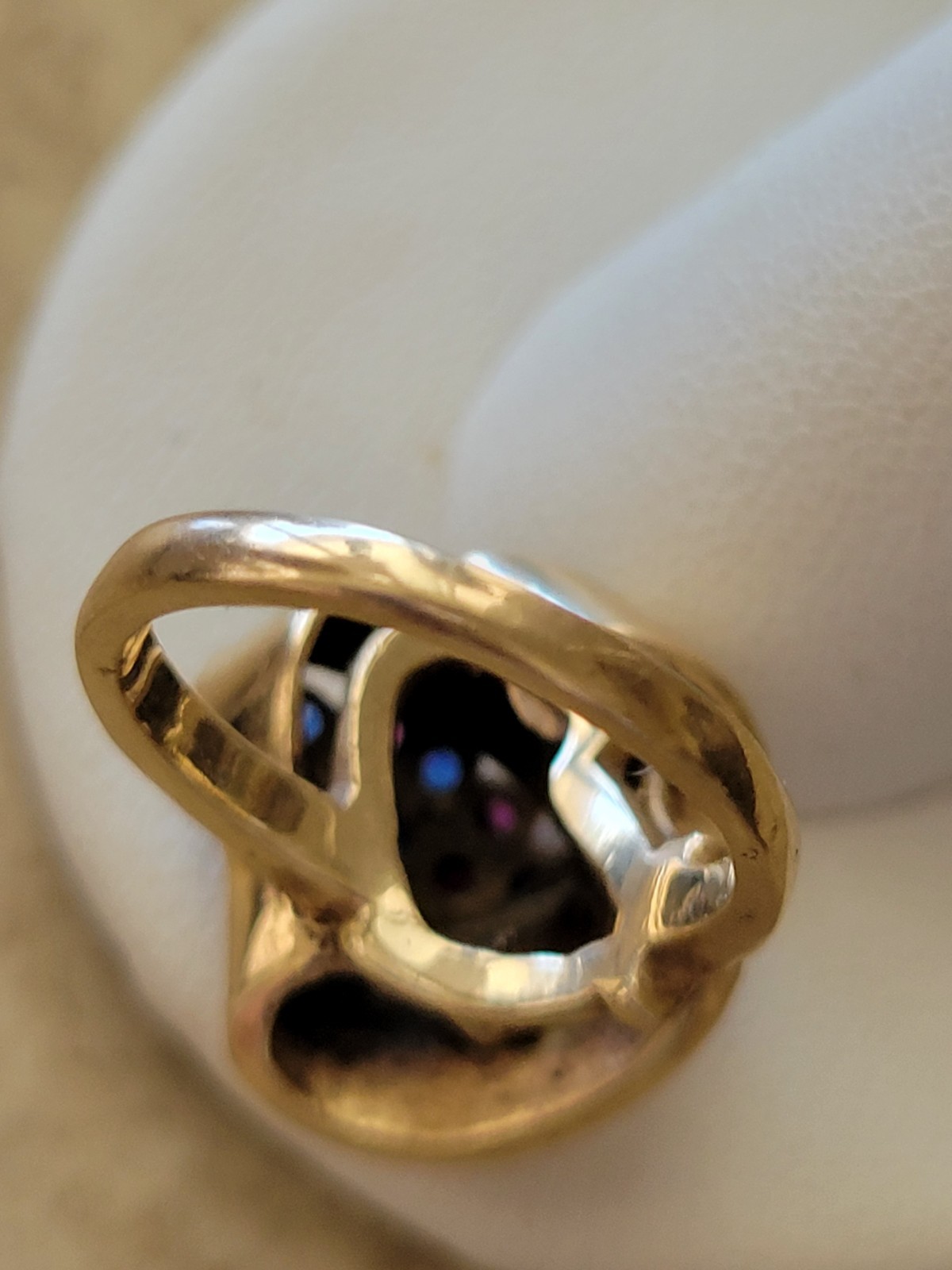 Vintage 1970s 14kt Gold Swirl Ribbon Ring W/ Ceylon Pink &Blue Sapphires Size 6