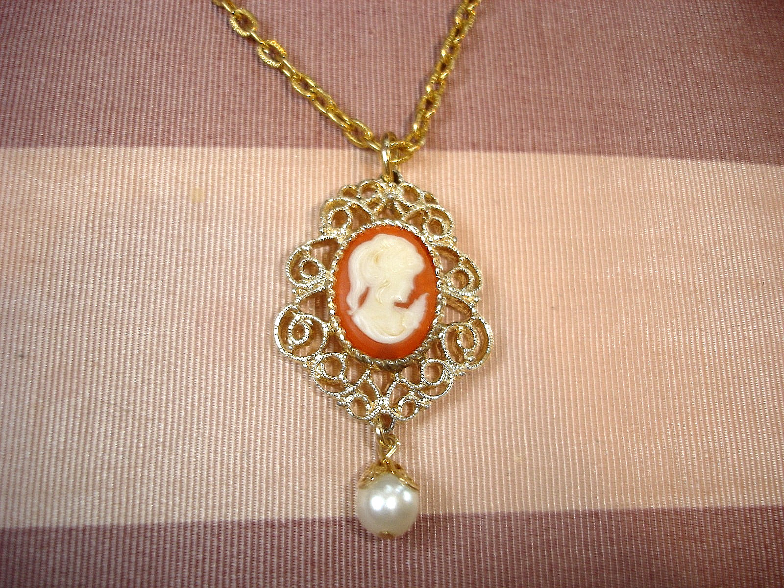 Vintage Sarah Coventry Coral CAMEO Dangling Pearl Pendant Gold Tone Necklace