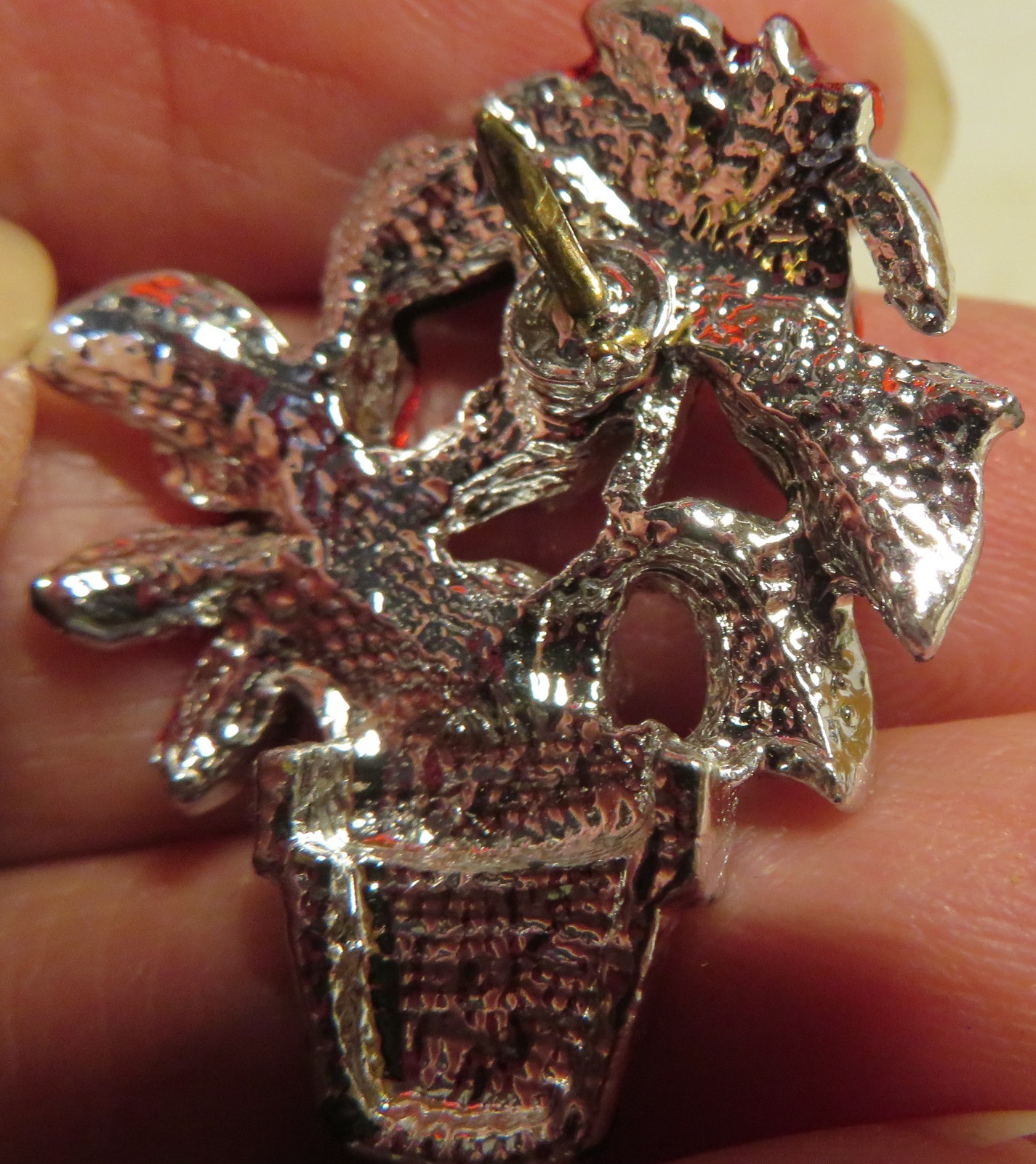 Vintage 1-1/4” Silver Tone Potted Poinsettia Plant Christmas Holiday Brooch Pin