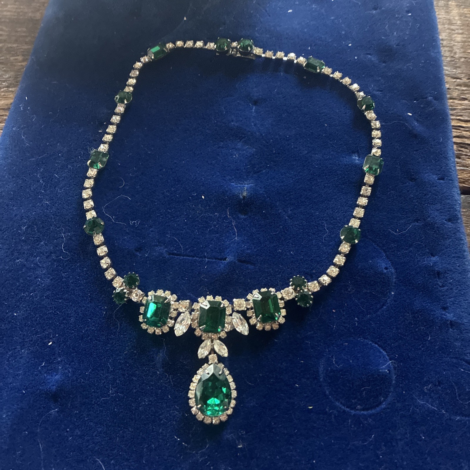 Exquisite matching necklace + earrings KRAMER of NY Emerald green RHINESTONE