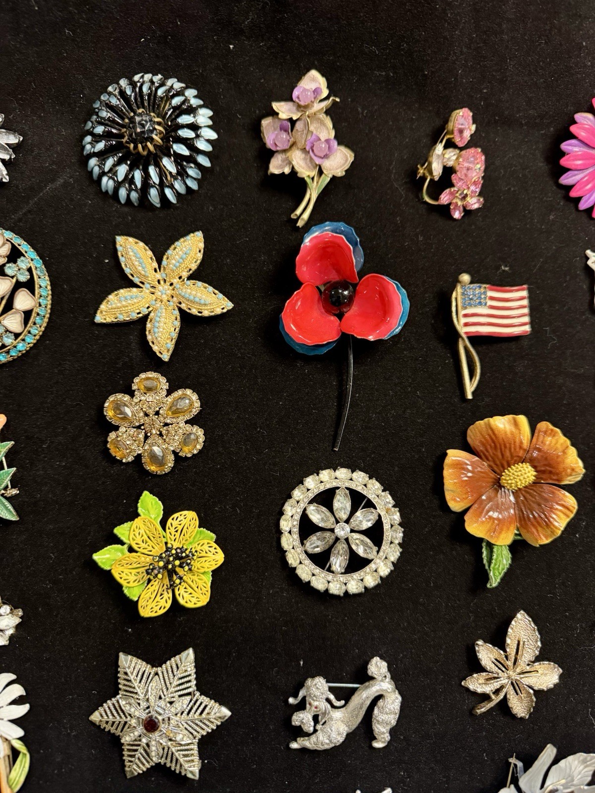 175 Pieces Estate Collection Vintage Brooches Coro, Kramer, Gerry’s, Ora Lisner