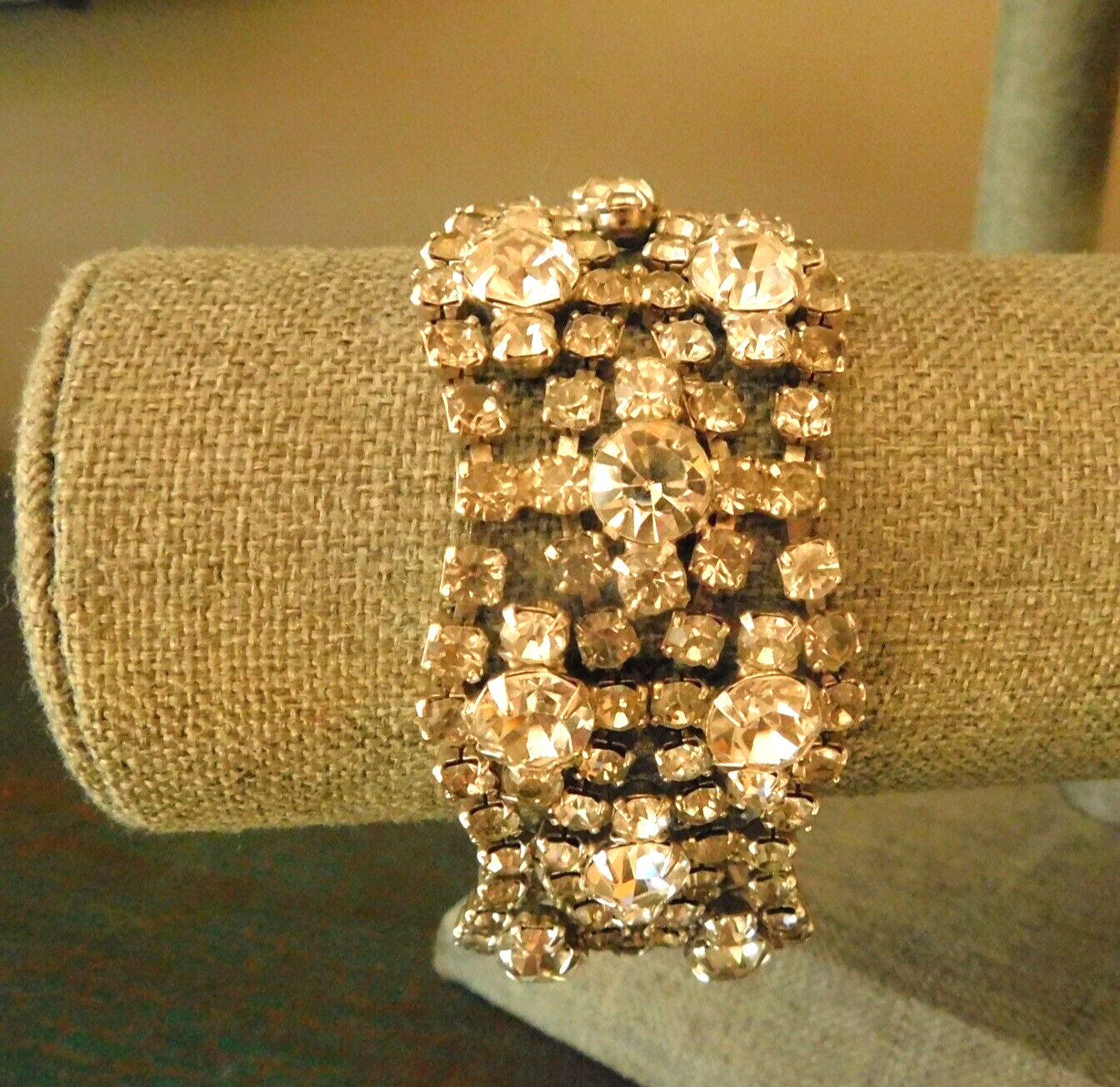 VINTAGE ART DECO LIGHT GRAY and CLEAR RHINESTONE CUFF BRACELET 7 1/4″ long