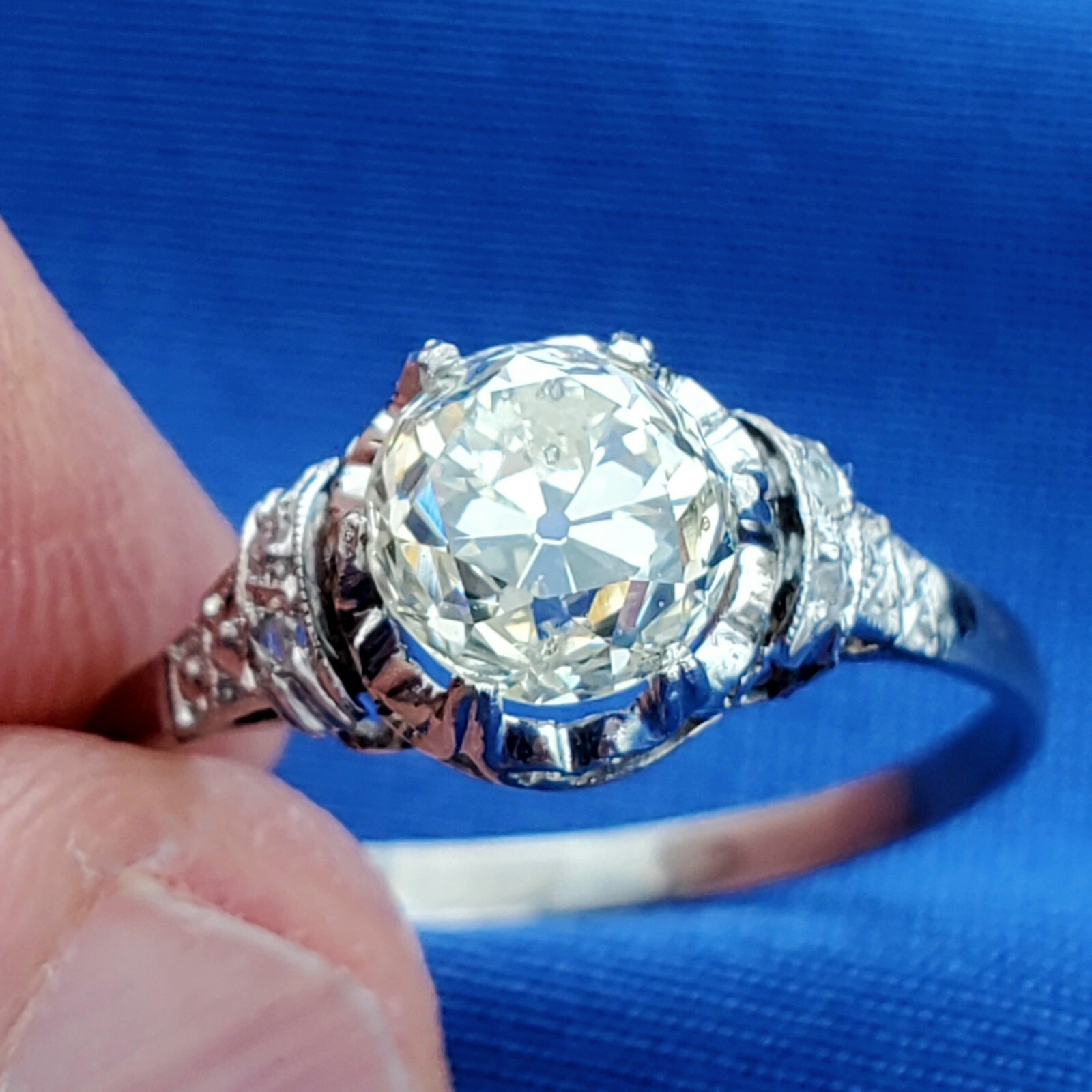 Original EARTH MINED DIAMOND Cushion cut Deco Engagement Ring PLATINUM Solitare