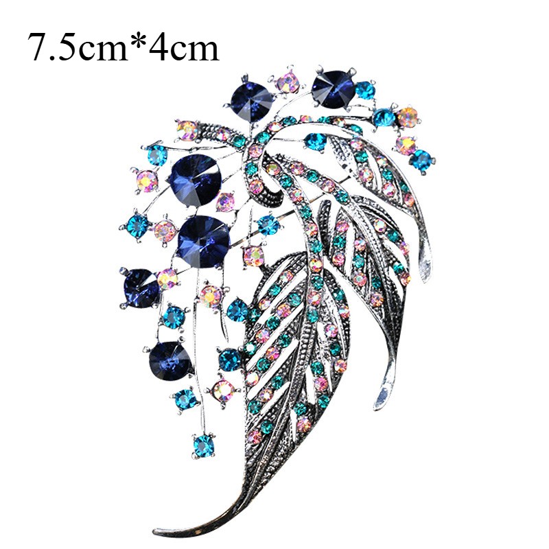 Vintage Luxury Hollow-Out Leaf Brooch Rhinestone Alloy Corsage Pin for Women
