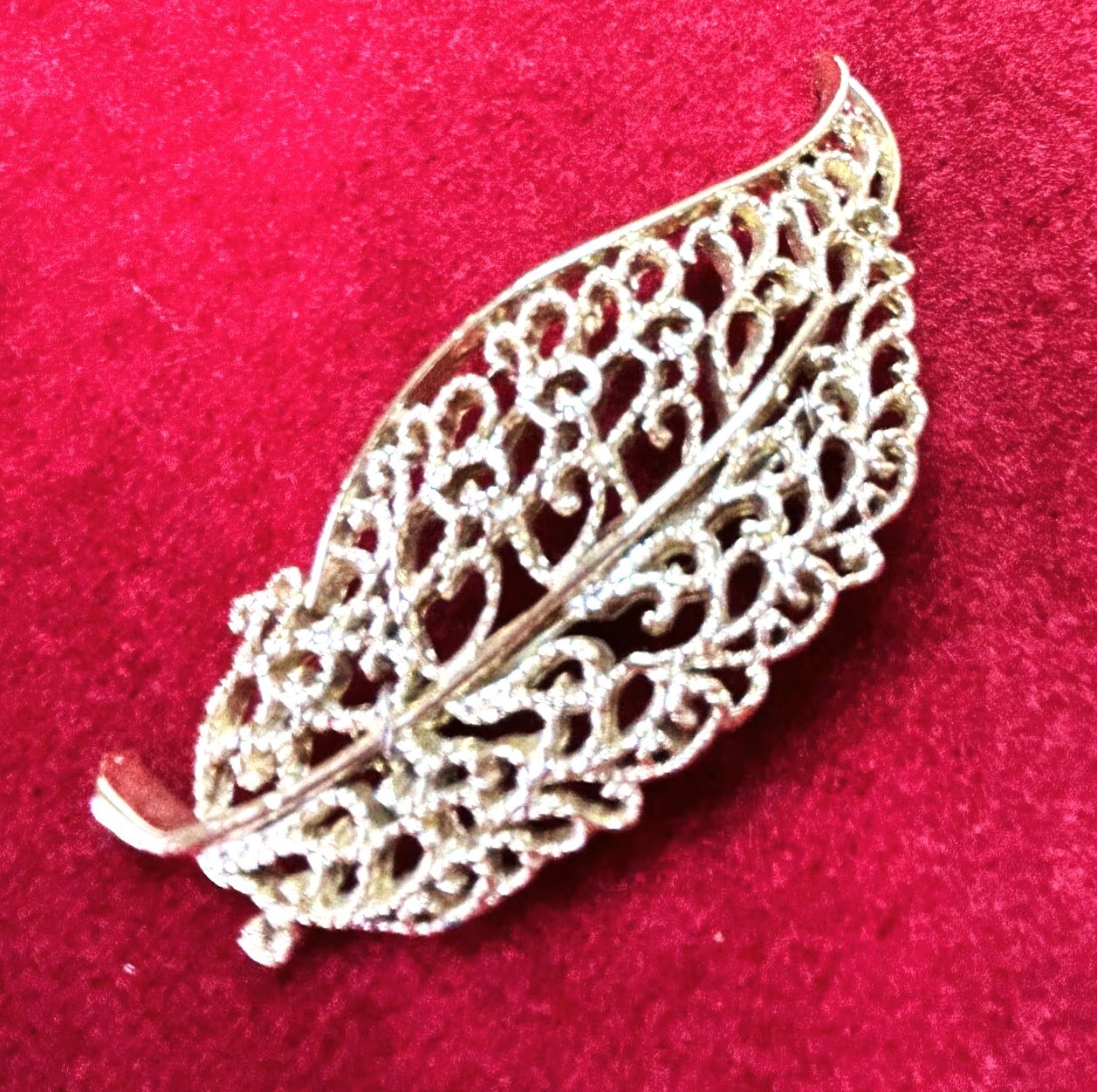 Vintage Big, Dramatic Filigree pin. Pin size-3″ x 1 1/4″. Good for any Occasion!