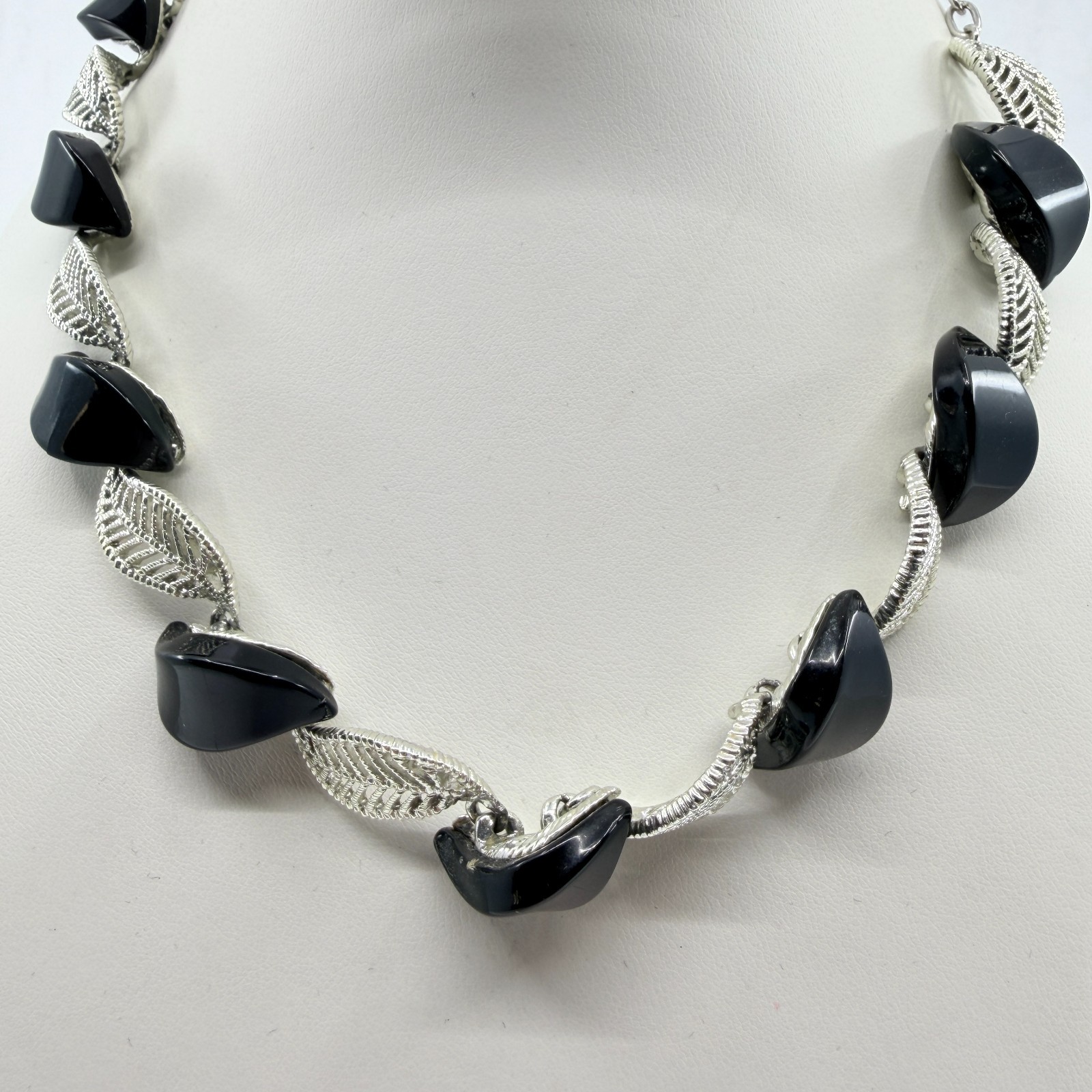 Vintage MCM Mid Century Silver Tone Filigree Leaf Black Cabochon Choker Necklace