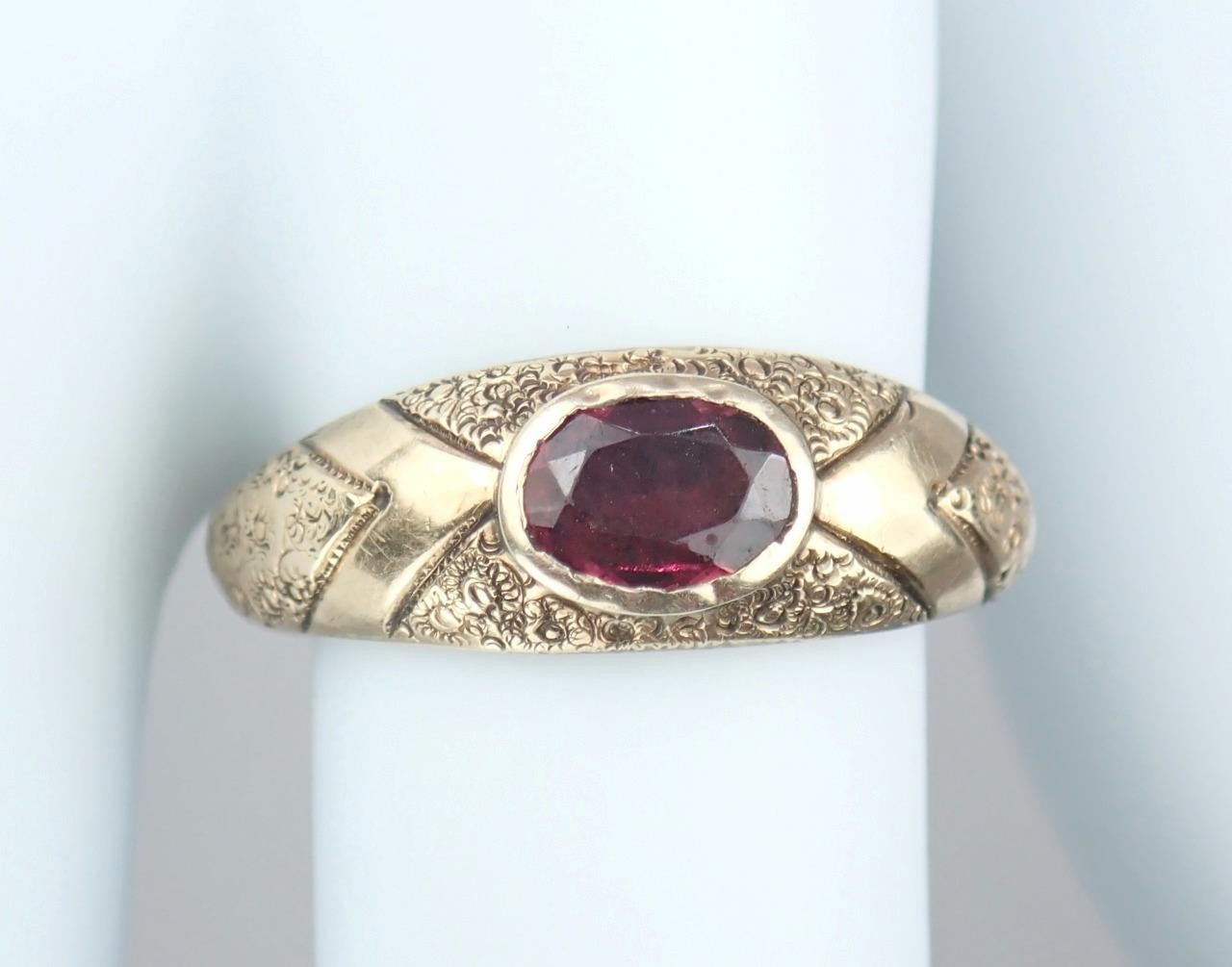 Pretty Antique Victorian Solid 9K Gold Garnet Floral Scroll Band Ring Size 5.25