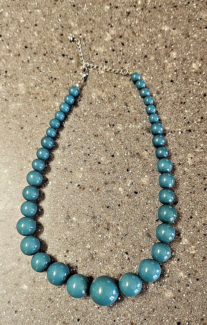 Turquoise Aqua Beaded Necklace 16″ Acrylic Graduated Grannycore Trendy VTG