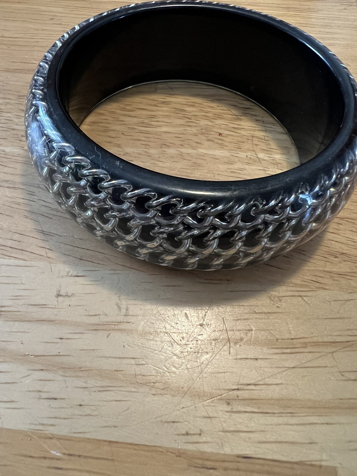 BLACK ACRYLIC LUCITE BANGLE WITH ENCASED SILVERTONE CHAINS