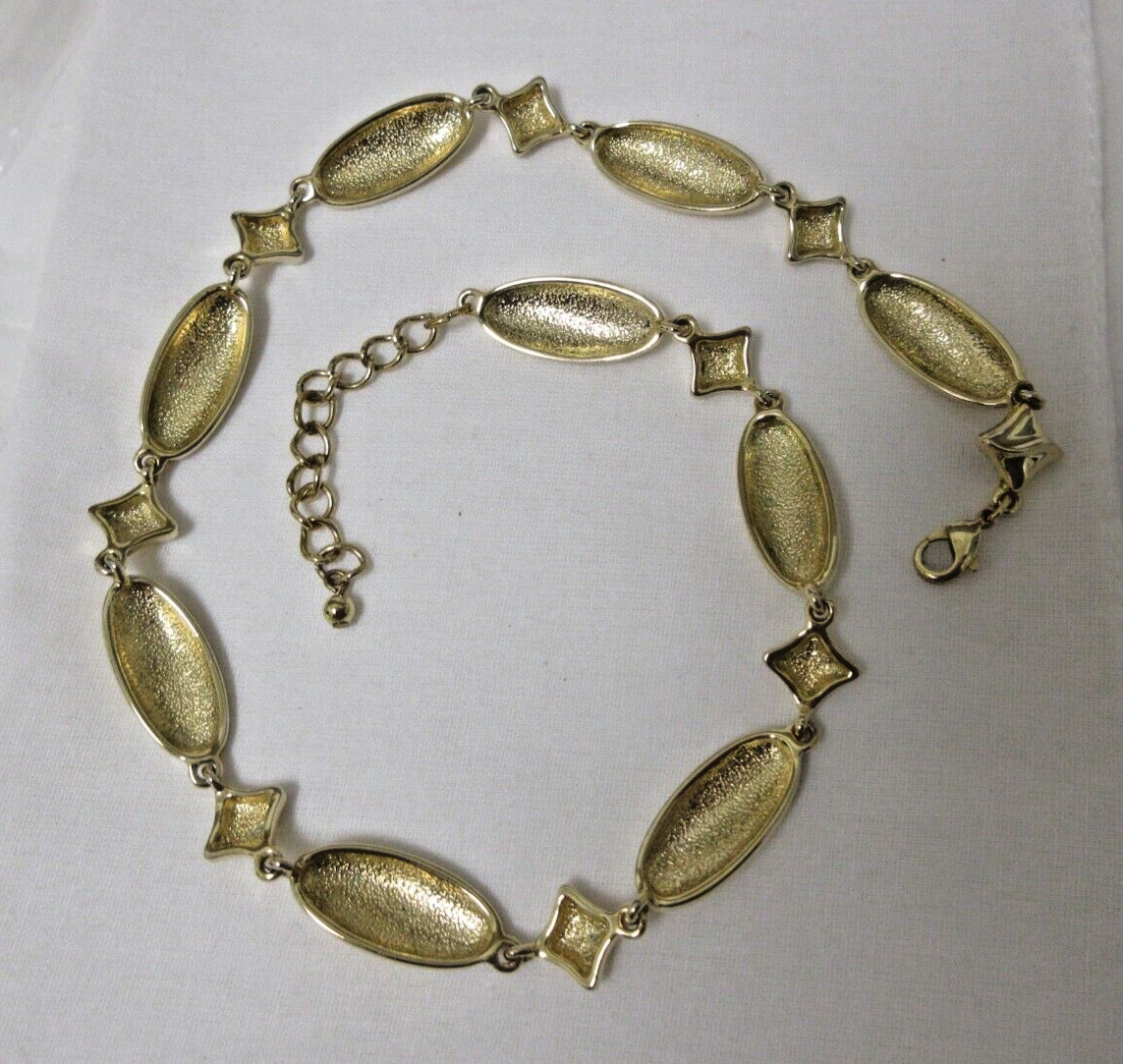 Vintage Gold Tone Patterned Oval Link Collar Necklace- No metal wear