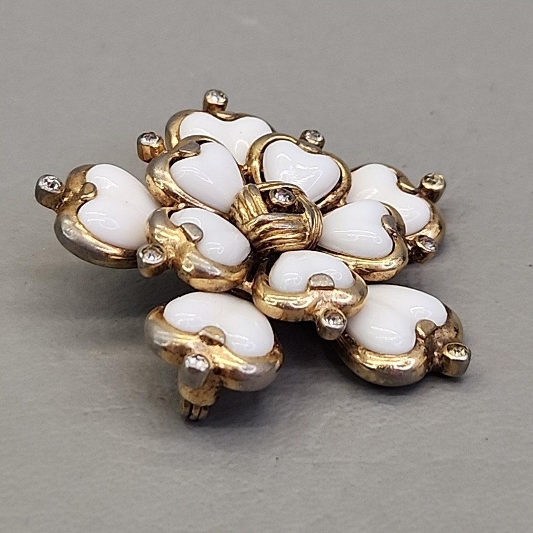Vintage Mazer Bros Flower Brooch White Glass Molded Gold Tone 1 5/8″
