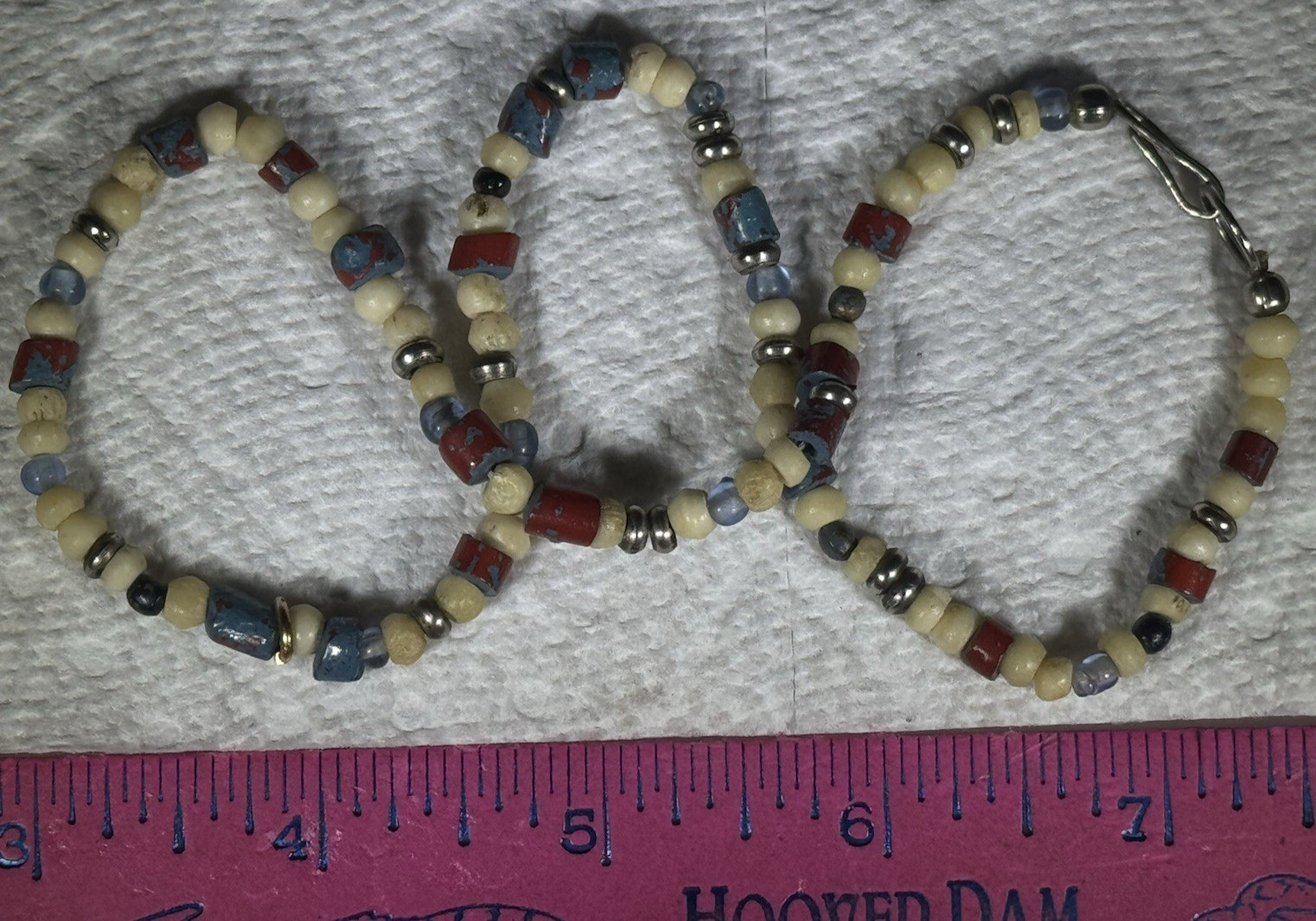COLORFUL MIXED MATERIALS BEADED NECKLACE 16″ LONG TURQUOISE? PLASTIC METAL GLASS