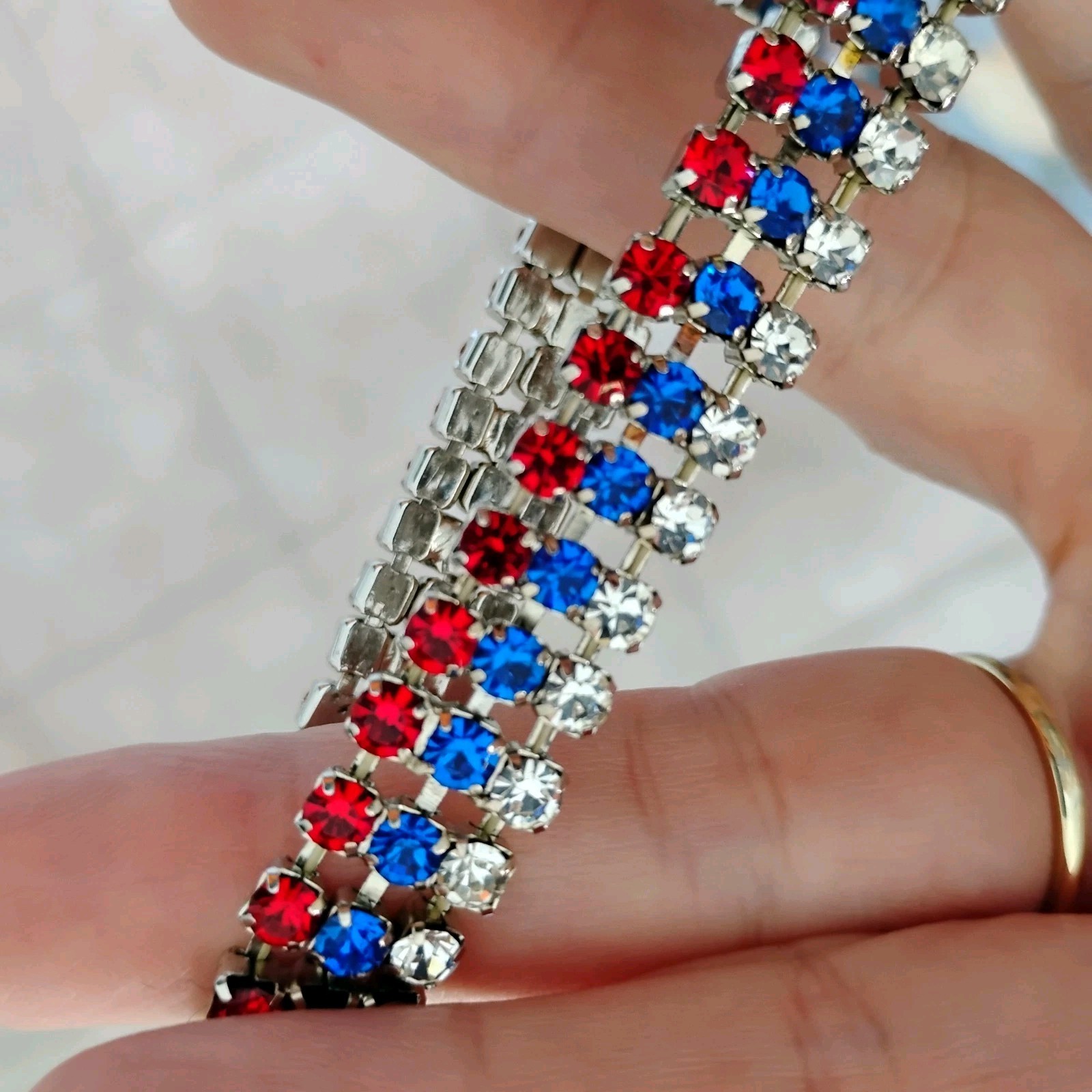 Vtg Quality Patriotic Silvertone Red White Blue Stretch Metal Bracelet Rhineston