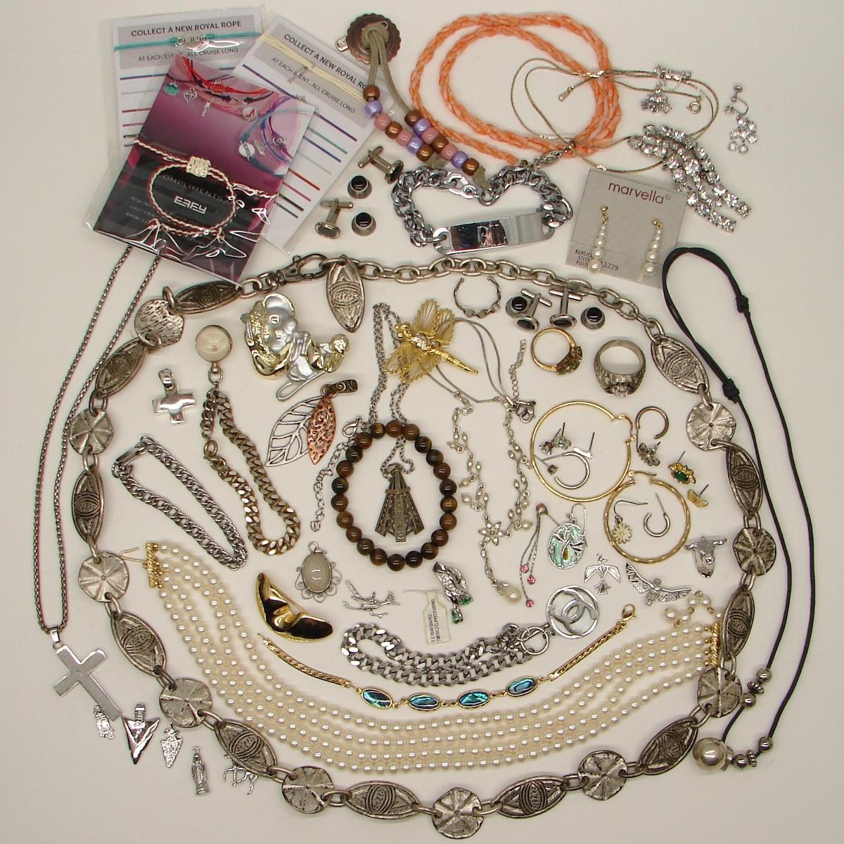 Vintage COSTUME JEWELRY LOT Wearable Necklaces Bracelets Brooches Rings Earrings