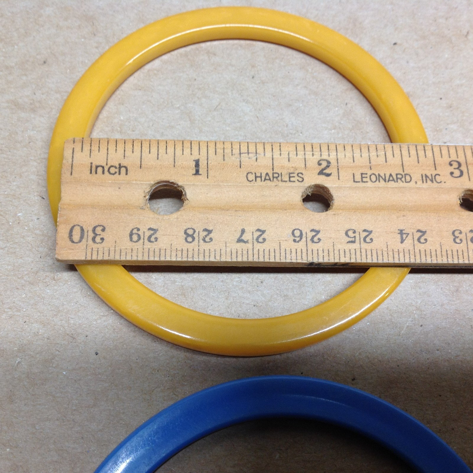 Vtg Lot of 8 Colorful Plastic, Lucite ? , Bakelite ? Stackable Bangle Bracelets