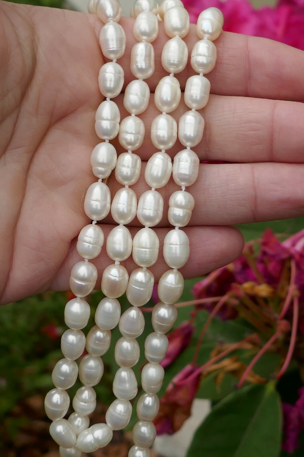 Vintage 6.4 mm x 10.6 mm White Circle Pearl Necklace – 33″ Long