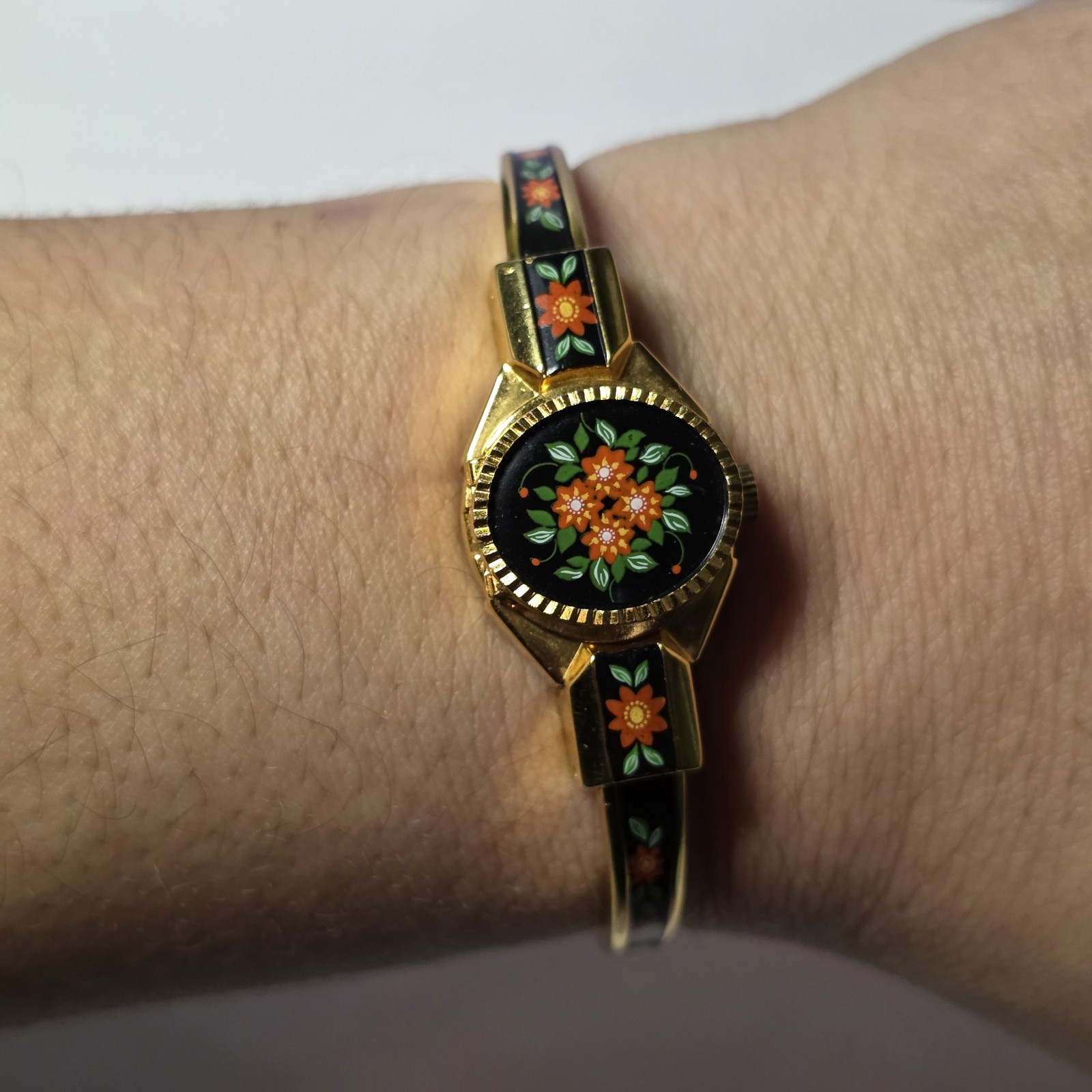 Vintage Peek A Boo Mechanical Watch Elegant Floral Black Gold Swiss Made