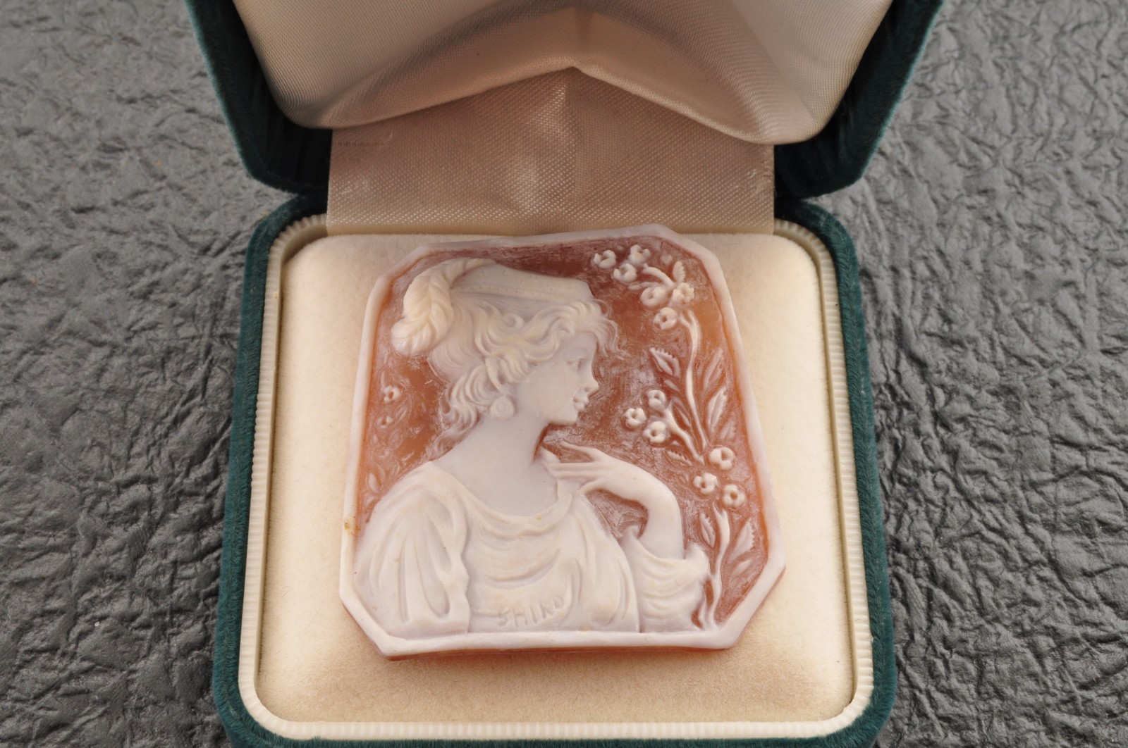 Vintage shell cameo carved “Woman with a feathered hat” (58.5ct) sign by artist.