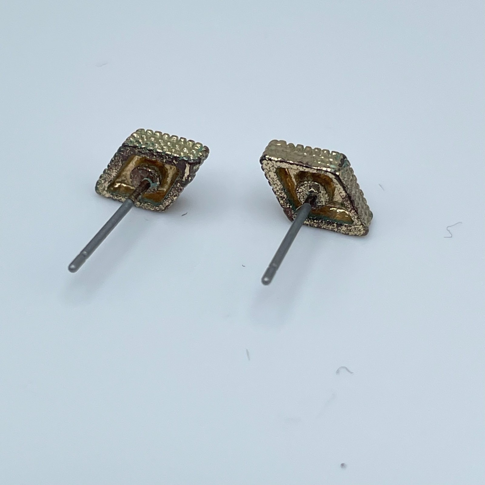 Vintage 90s Gold Tone White Glass Pave Diamond Shape Stud Earrings Fashion Y2K