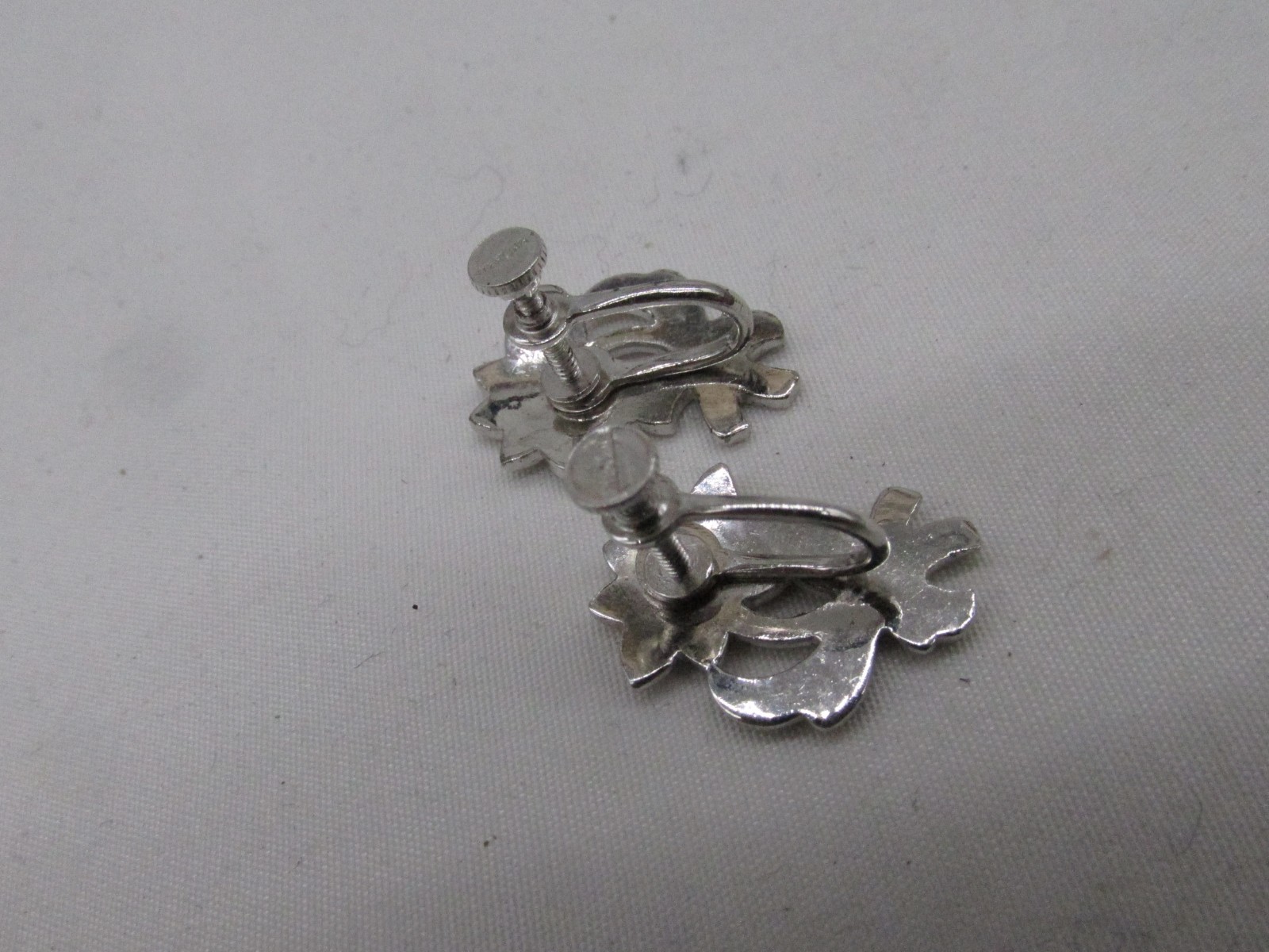 Vintage Sterling Silver & Marcasite Flower Shaped Screw Back Earrings .75″ #221