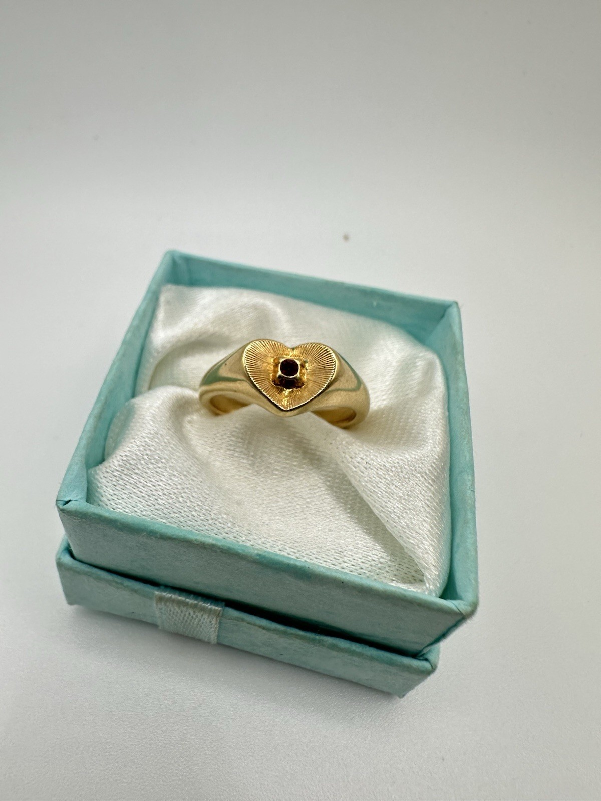 VTG Gold Tone Avon Heart Ring Red Rhinestone Sz5 Estate Sale Signed Trendy Read