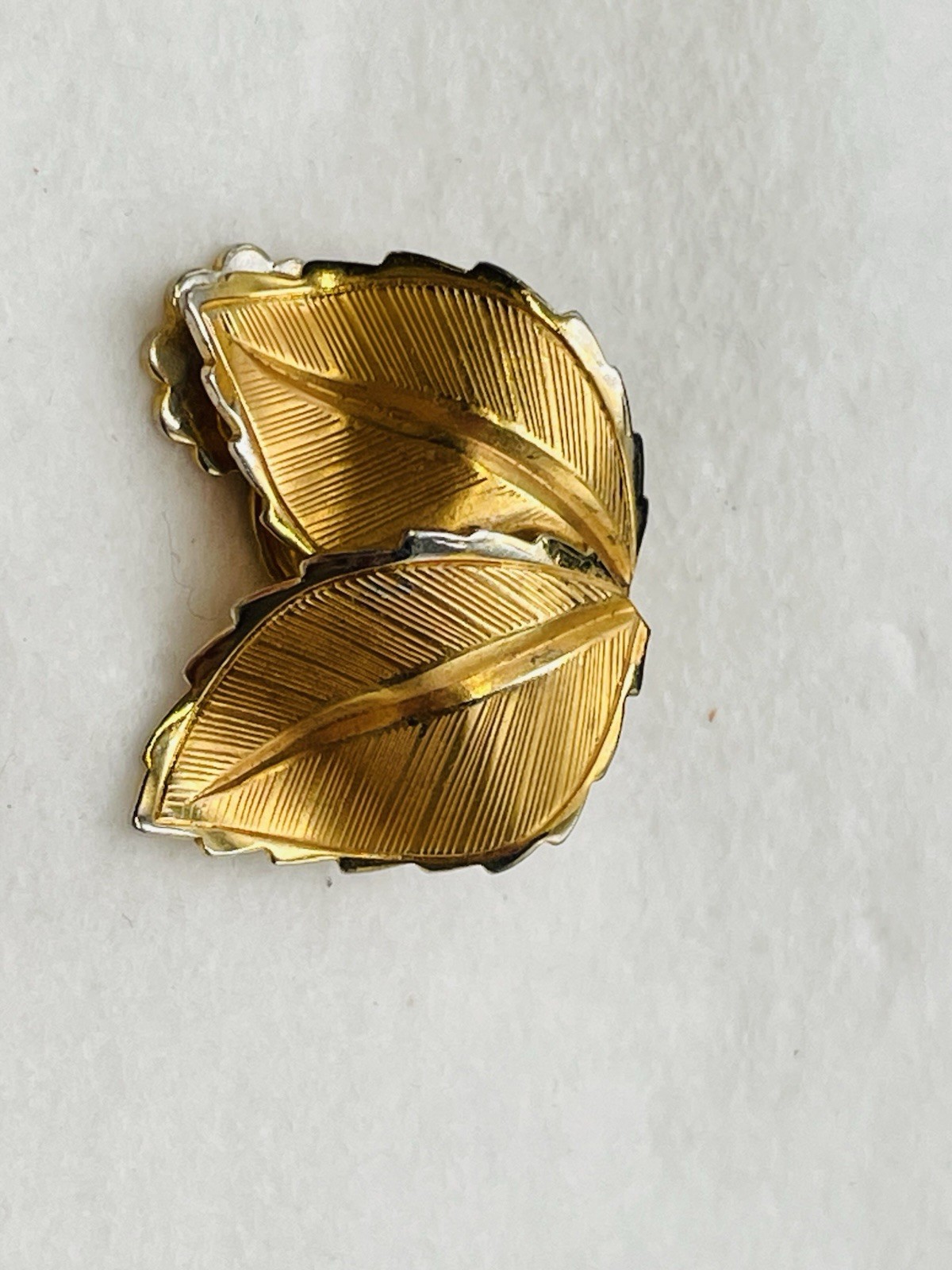 Double Leaf Gold Tone Faux Pearl Clip On Earrings Vintage Classic Elegant