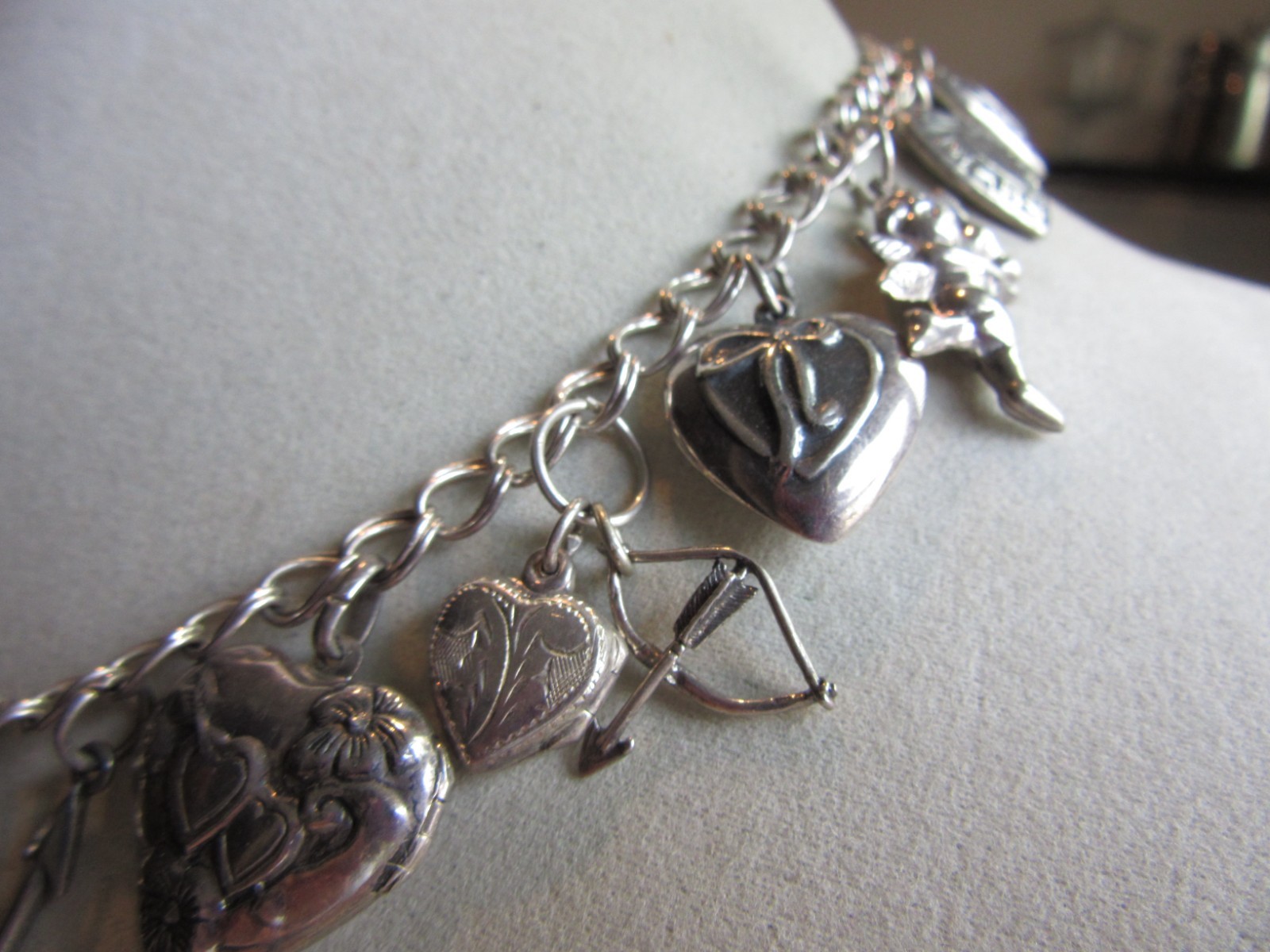 Vintage double link chain necklace with 22 heart, love themed charms 61.8 grams