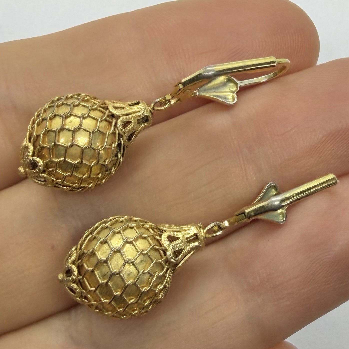 Vtg Mesh Goldtone Bead Dangle Leverback Earrings