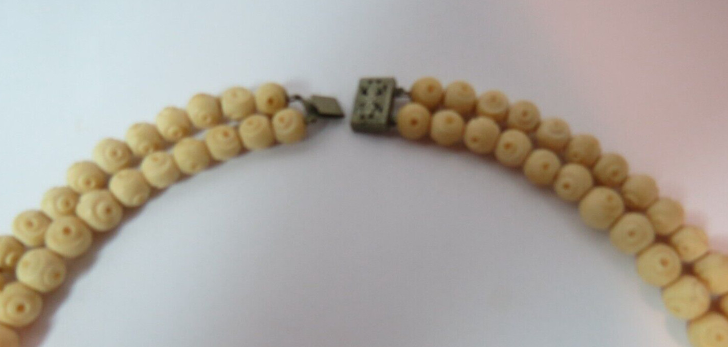 VINTAGE BONE BEADED DOUBLE ETCHED CURVED CHOKER NECKLACE 14 1/2″ LONG….