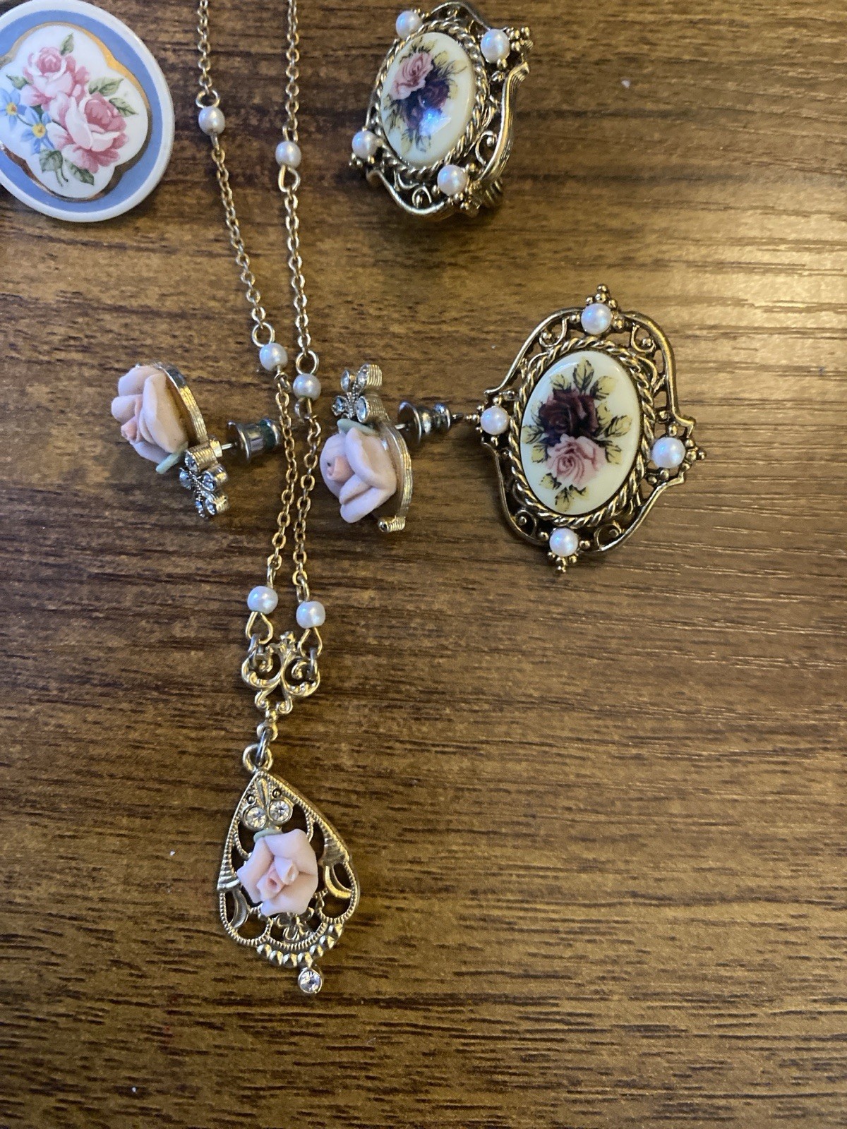 Avon 13 Pieces And 1928 3 Pieces 1 Unknown 17 Pieces Total