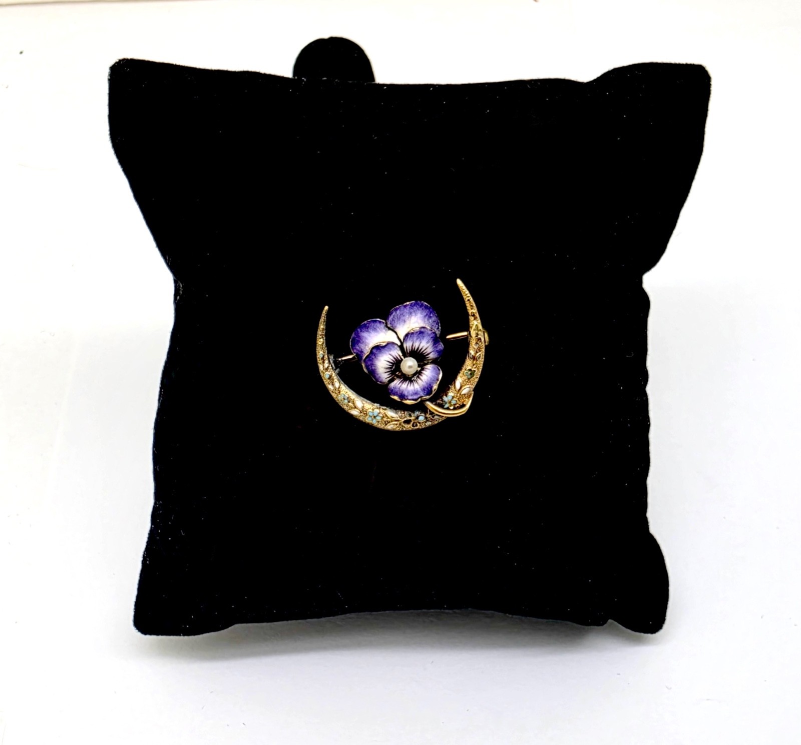 SMALL ANTIQUE ENAMELED 14K GOLD CRESCENT MOON & PURPLE PANSY PIN