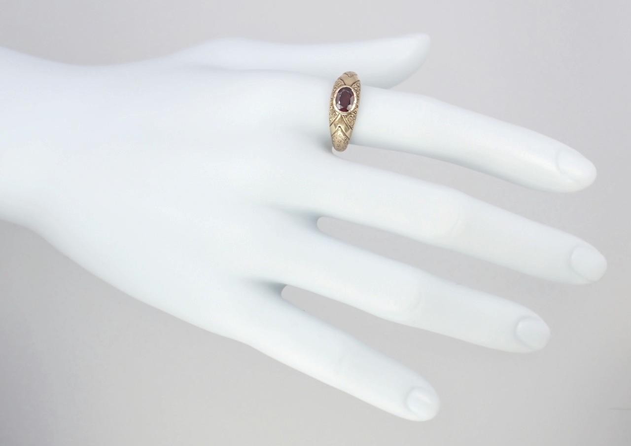 Pretty Antique Victorian Solid 9K Gold Garnet Floral Scroll Band Ring Size 5.25