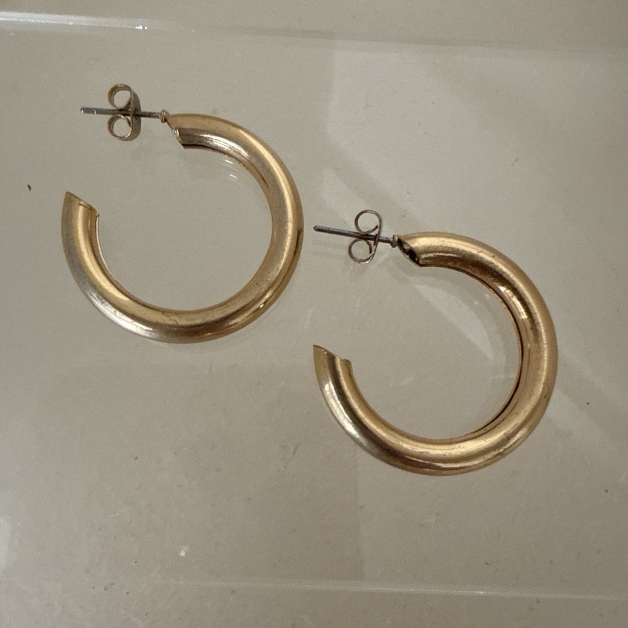 Vintage Tube Hoop Earrings Gold Tone Pierced Ears Lightweight Classic Style 1”
