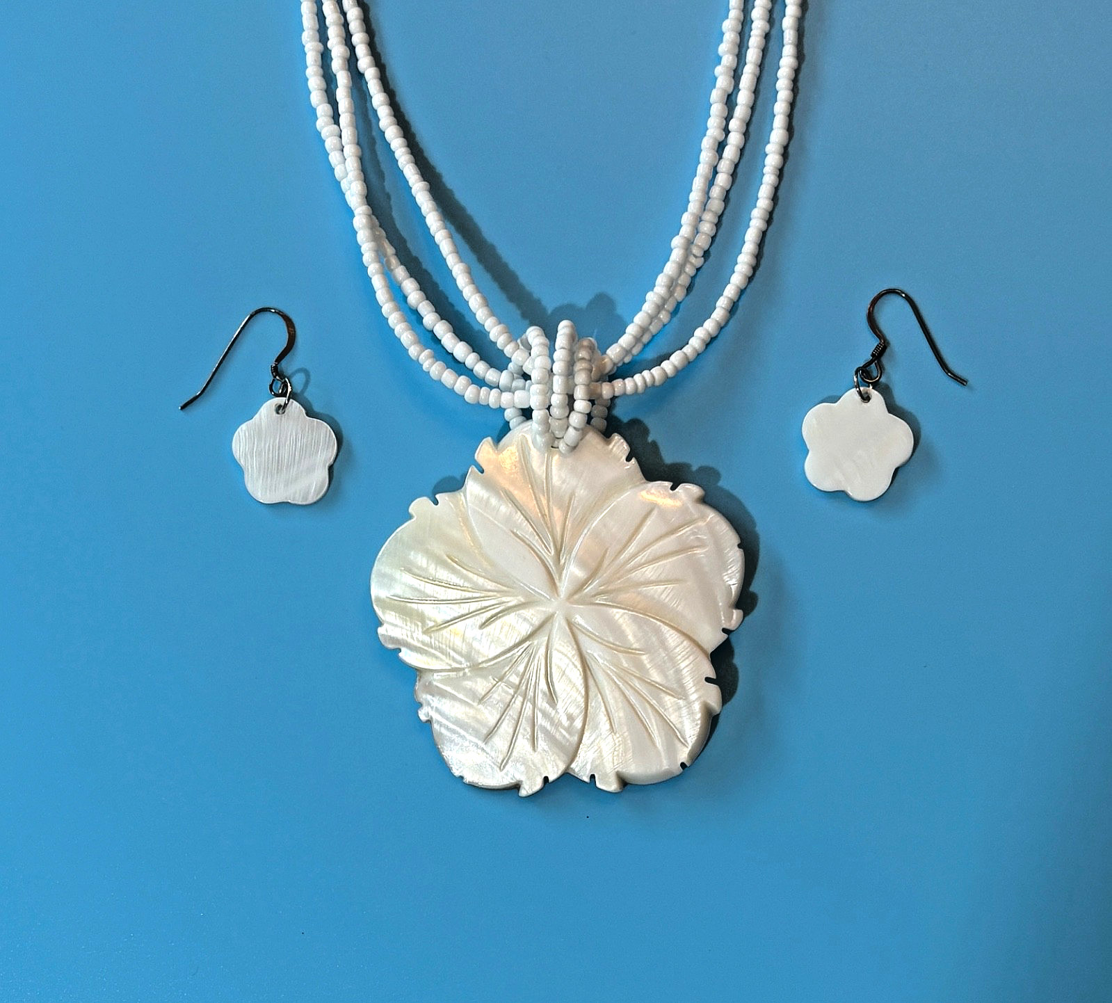 Vtg Mother of Pearl Necklace & Pierced Earrings Set Flower 1980s Island Wedding