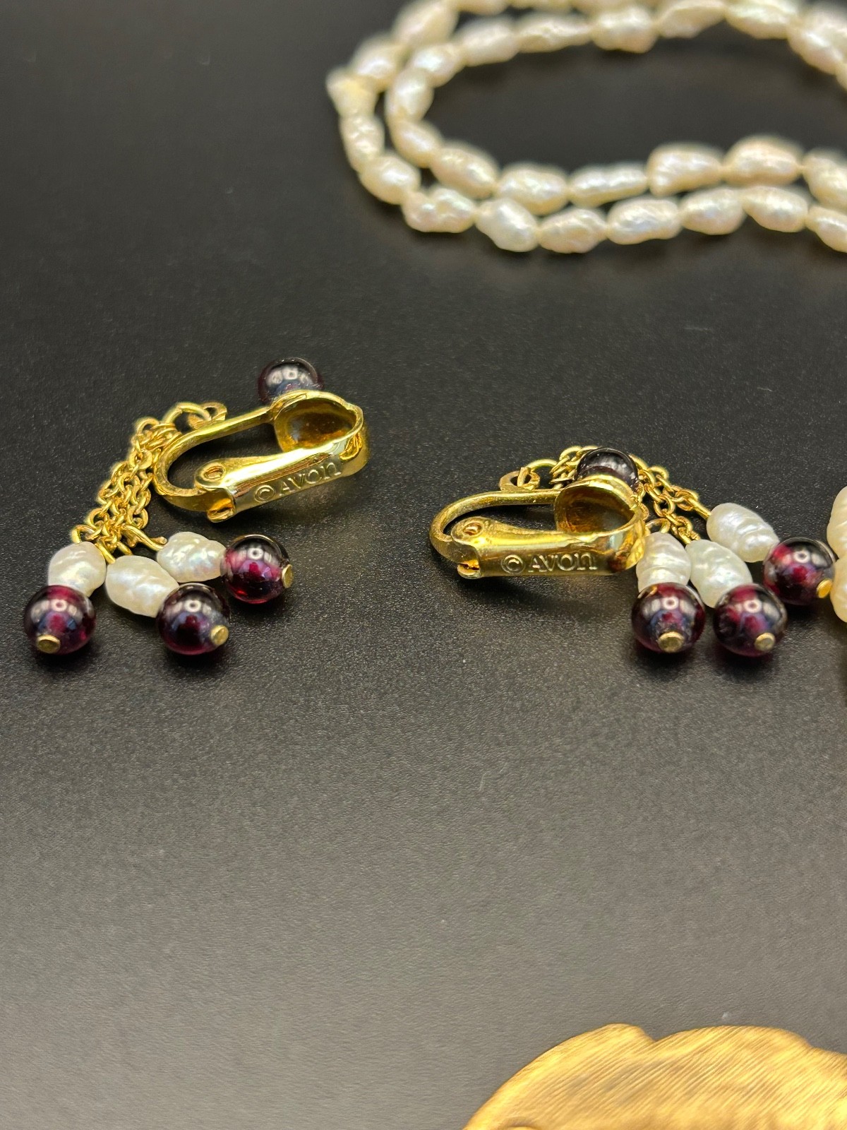 Vintage Avon Gold Tone Jewelry Lot President’s Club 1984 Necklace Brooch Pins