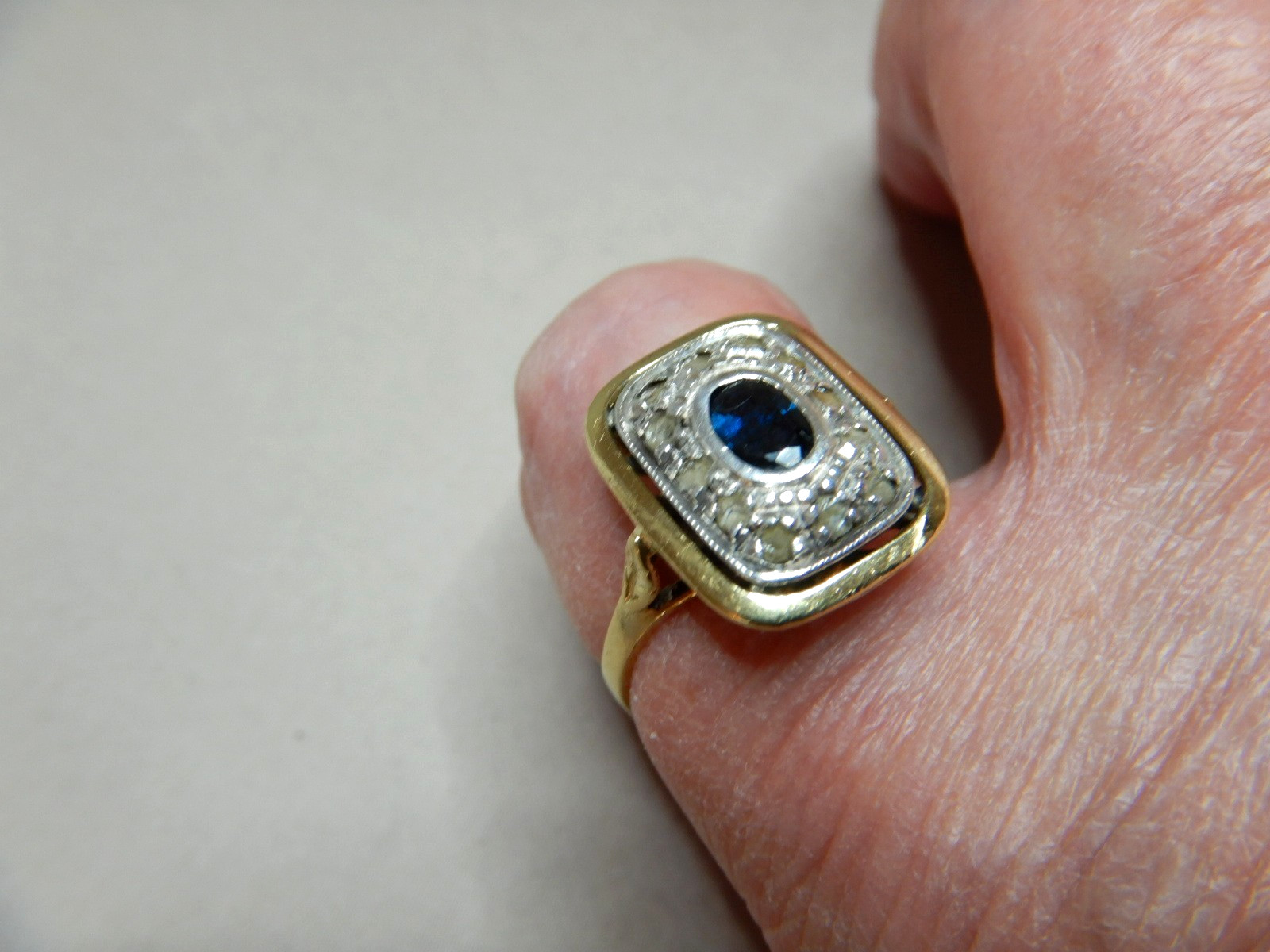 VINTAGE 18ct GOLD DRESS RING SET WITH A BLUE SAPPHIRE AND ROSE CUT DIAMONDS 4080