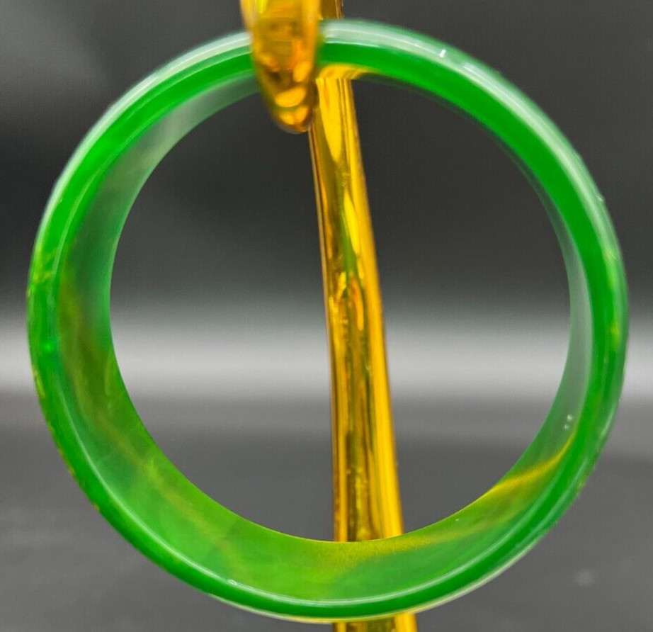 Vintage Celery Green Bakelite Bangle Bracelet Tested 30g